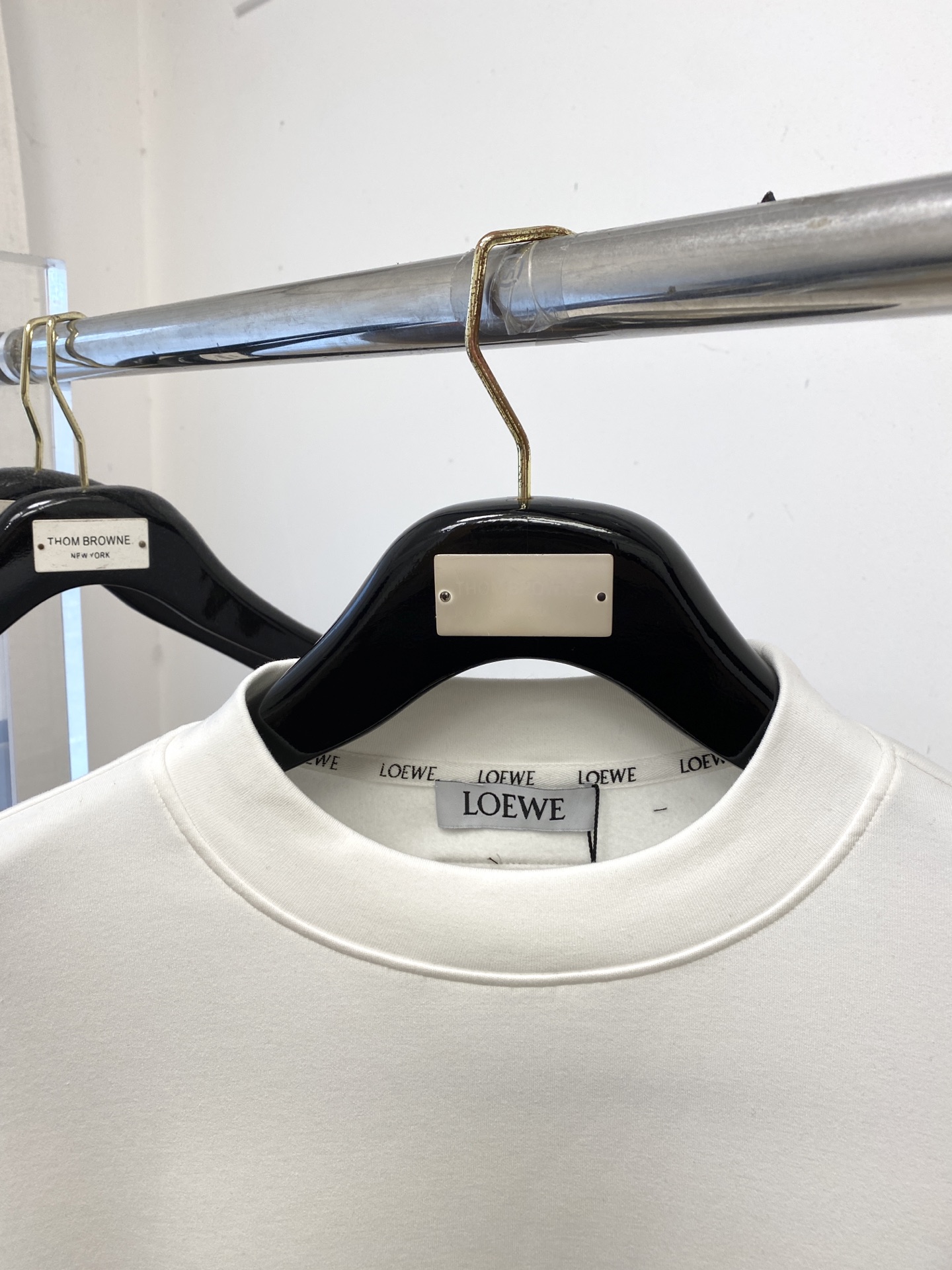 罗意威、2025新品长袖卫衣，帅气时尚，胸前精致刺绣图案字母logo，简约百搭款。面料棉 不仅挺括，保持