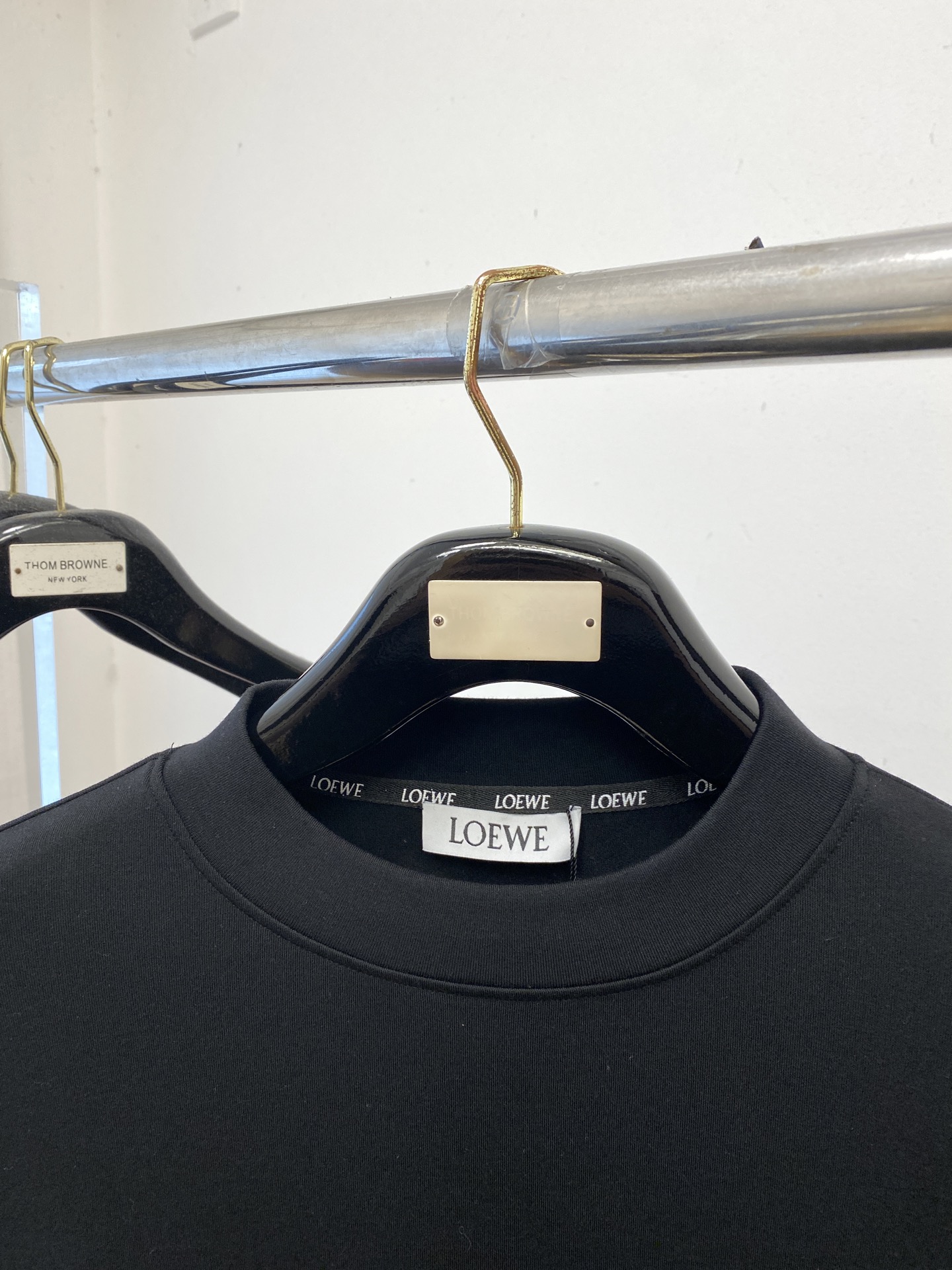 罗意威、2025新品长袖卫衣，帅气时尚，胸前精致刺绣图案字母logo，简约百搭款。面料棉 不仅挺括，保持