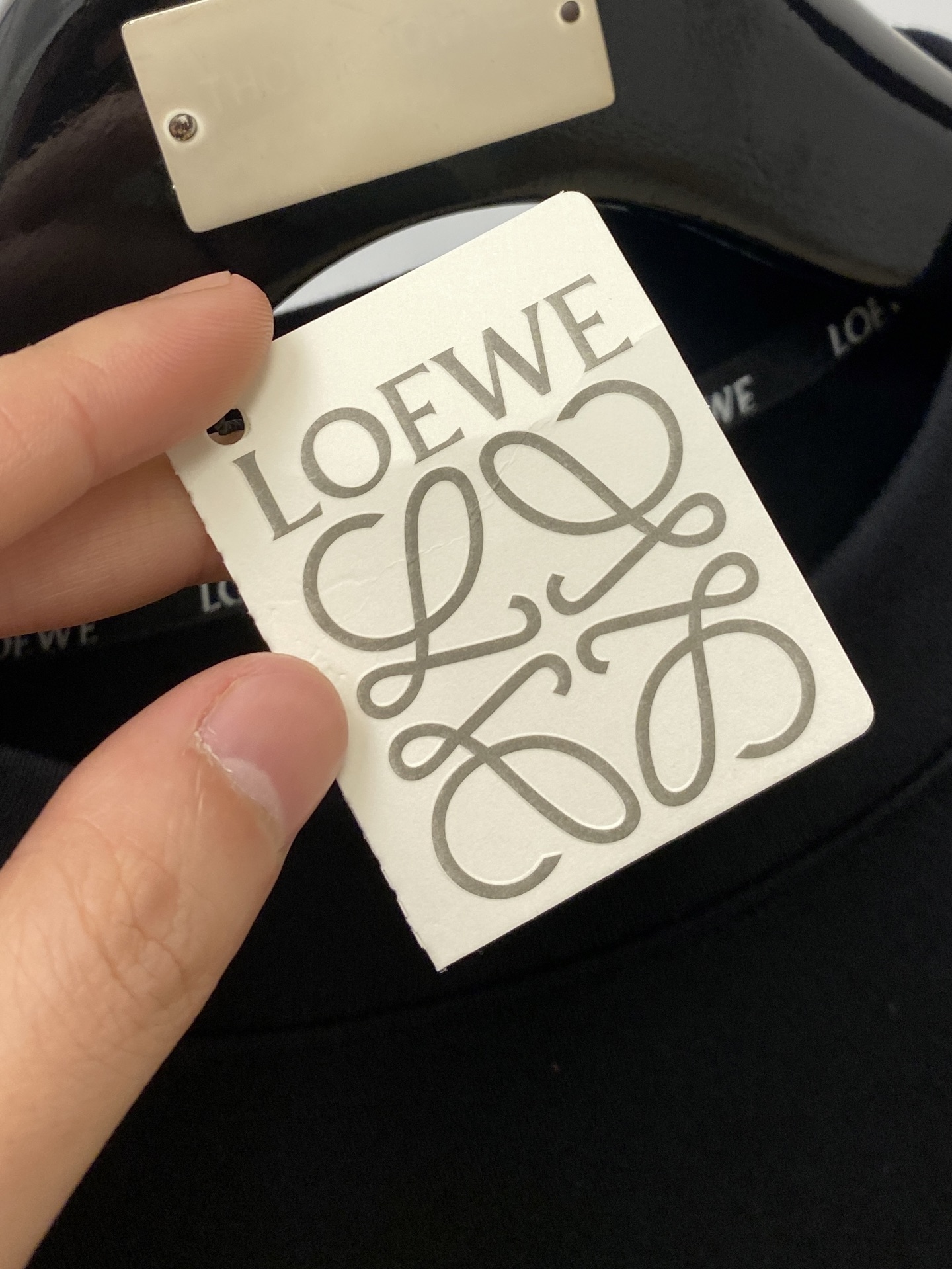 罗意威、2025新品长袖卫衣，帅气时尚，胸前精致刺绣图案字母logo，简约百搭款。面料棉 不仅挺括，保持