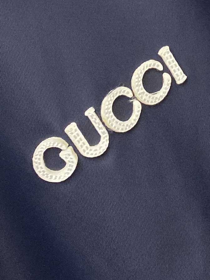 ￼ 古奇、 2025新品假两件夹克外套，时尚帅气，简约百搭款，胸前刺绣装饰字母logo，定制原版面料，不