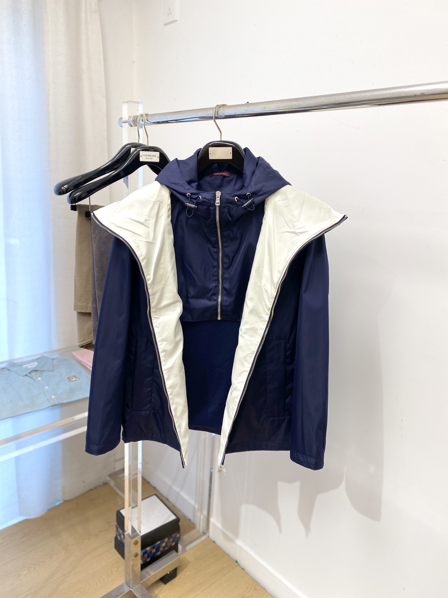 ￼ 古奇、 2025新品假两件夹克外套，时尚帅气，简约百搭款，胸前刺绣装饰字母logo，定制原版面料，不