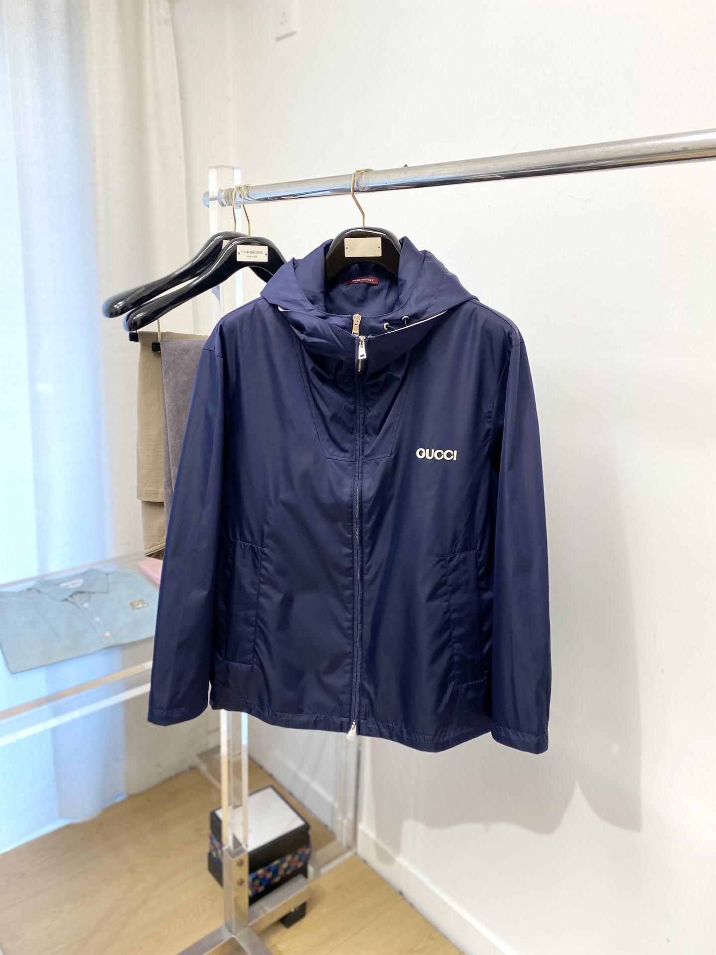 ￼ 古奇、 2025新品假两件夹克外套，时尚帅气，简约百搭款，胸前刺绣装饰字母logo，定制原版面料，不