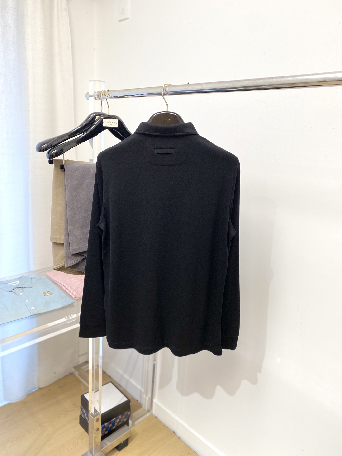 杰尼亚、2025新品长袖卫衣，帅气时尚，简约百搭款。面料棉 不仅挺括，保持潮流的廓形，又穿着舒适，纱织更