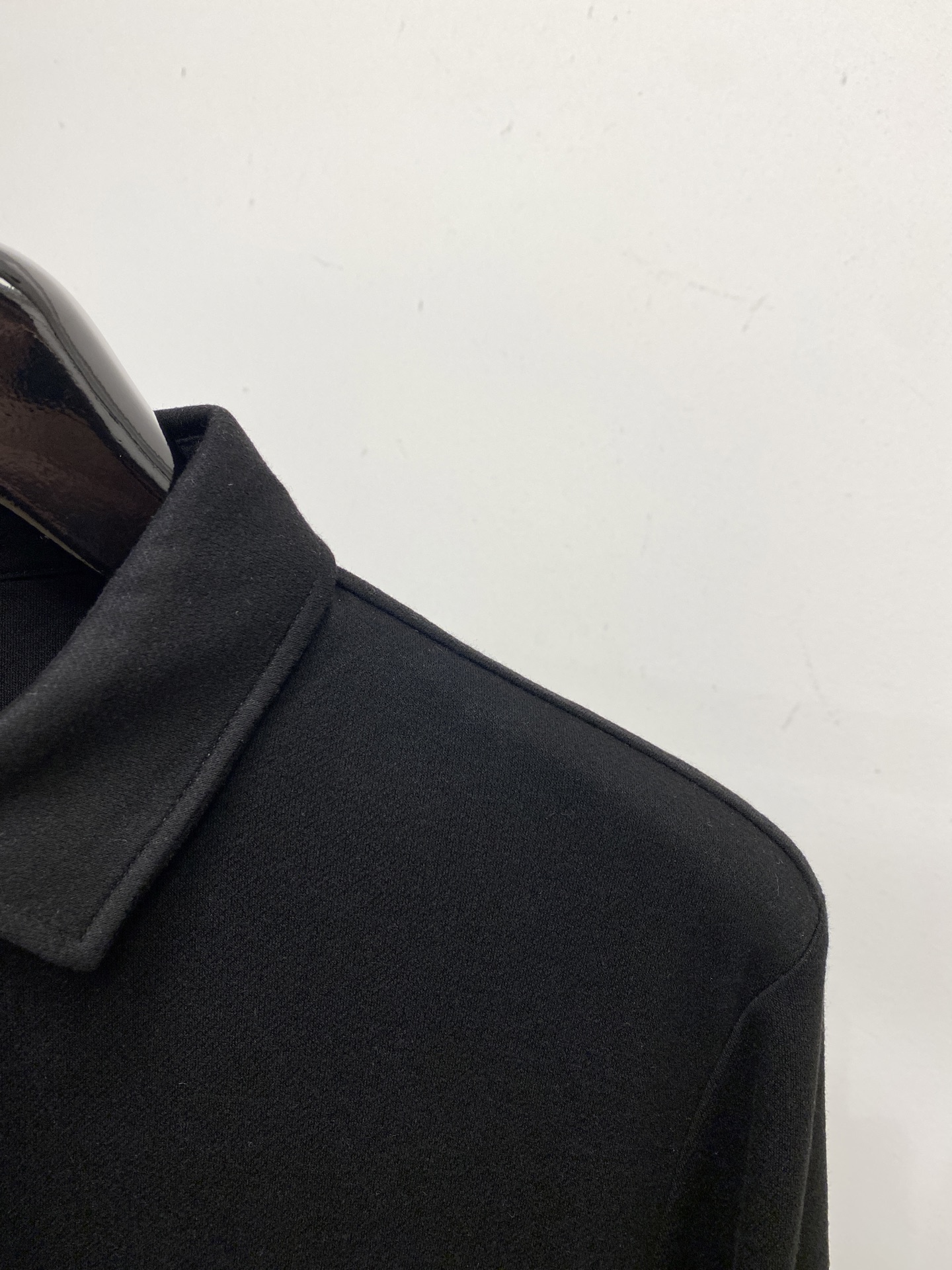 杰尼亚、2025新品长袖卫衣，帅气时尚，简约百搭款。面料棉 不仅挺括，保持潮流的廓形，又穿着舒适，纱织更