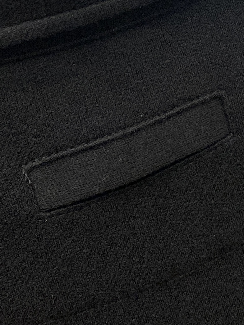 杰尼亚、2025新品长袖卫衣，帅气时尚，简约百搭款。面料棉 不仅挺括，保持潮流的廓形，又穿着舒适，纱织更