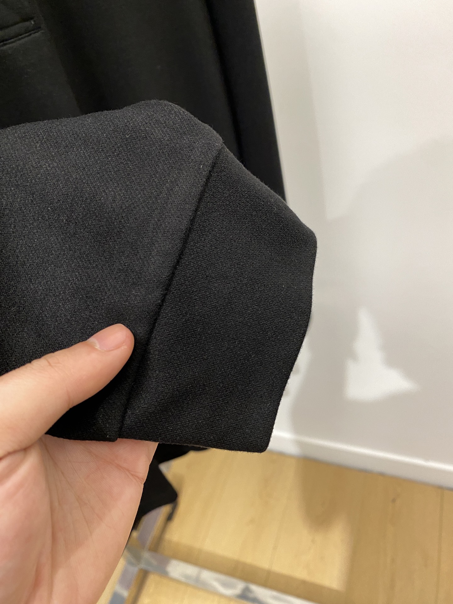 杰尼亚、2025新品长袖卫衣，帅气时尚，简约百搭款。面料棉 不仅挺括，保持潮流的廓形，又穿着舒适，纱织更