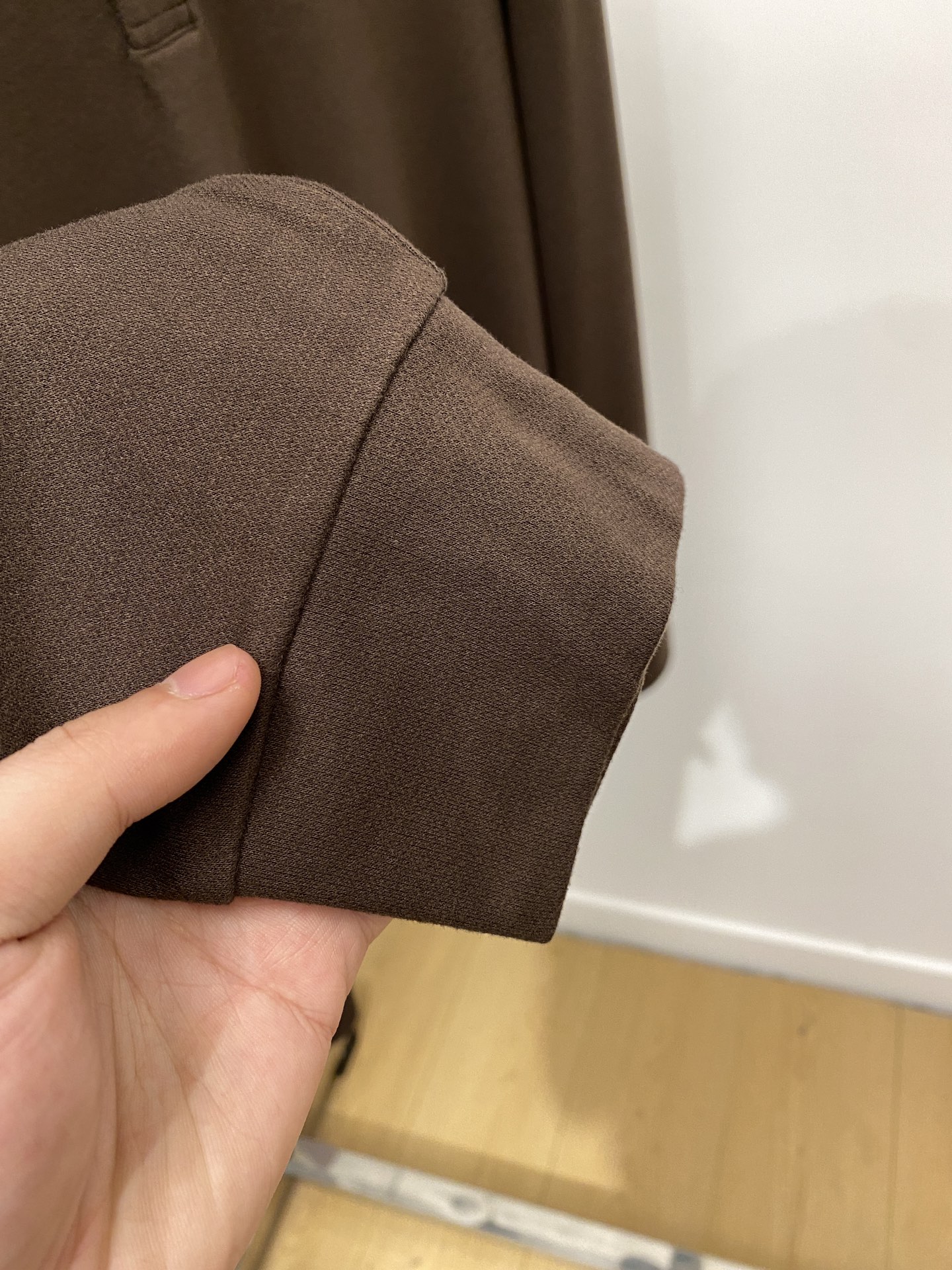 杰尼亚、2025新品长袖卫衣，帅气时尚，简约百搭款。面料棉 不仅挺括，保持潮流的廓形，又穿着舒适，纱织更