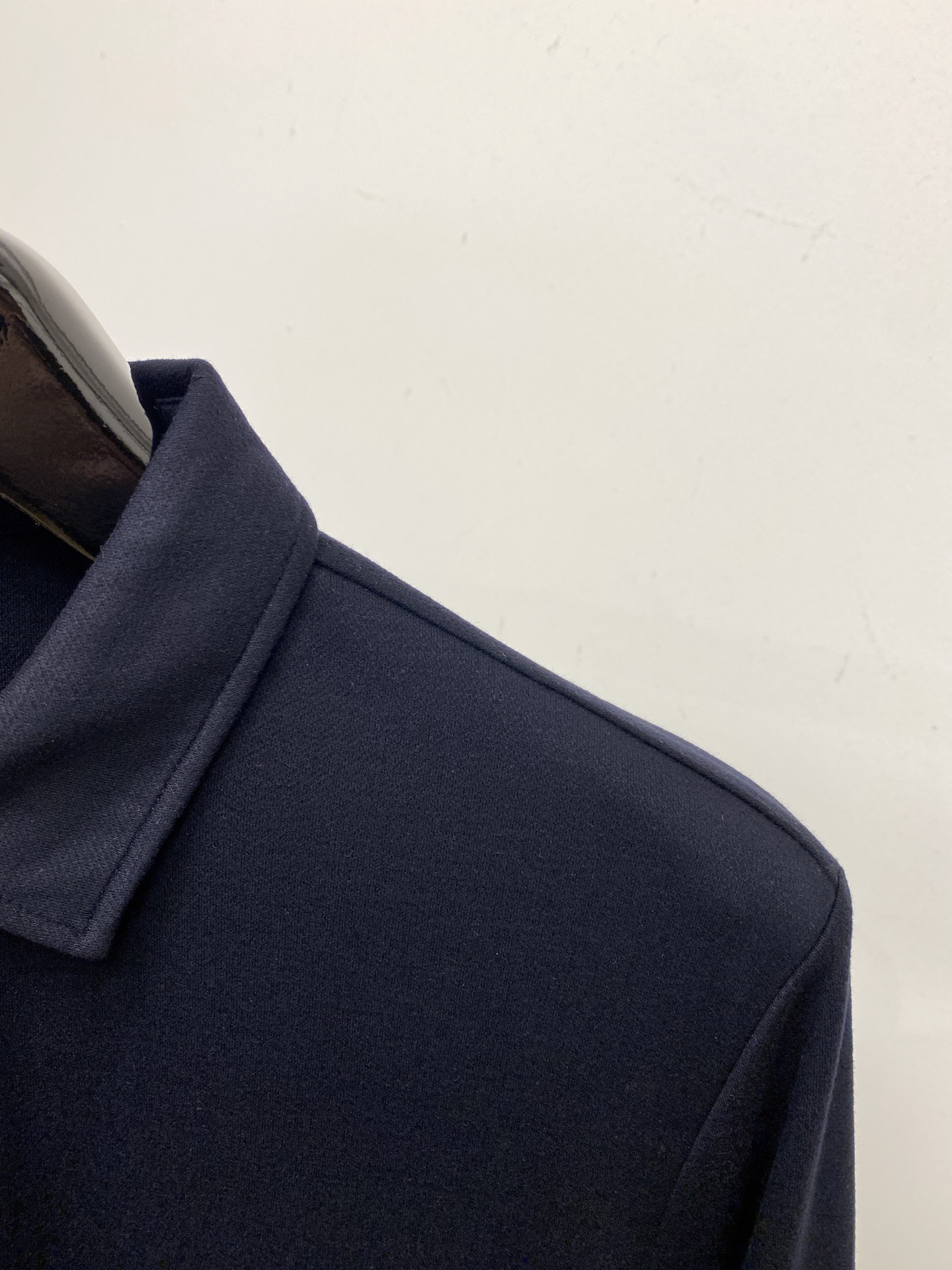 杰尼亚、2025新品长袖卫衣，帅气时尚，简约百搭款。面料棉 不仅挺括，保持潮流的廓形，又穿着舒适，纱织更