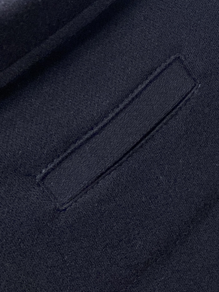 杰尼亚、2025新品长袖卫衣，帅气时尚，简约百搭款。面料棉 不仅挺括，保持潮流的廓形，又穿着舒适，纱织更