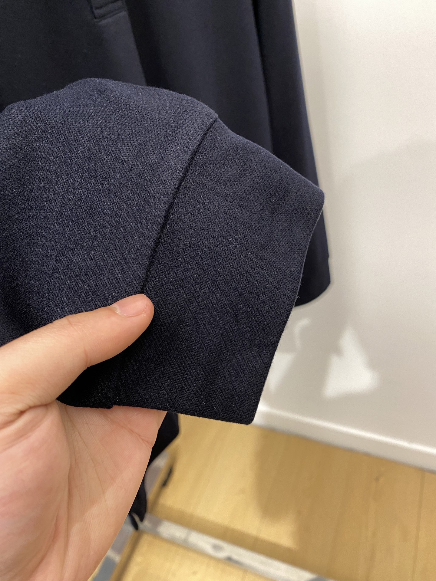 杰尼亚、2025新品长袖卫衣，帅气时尚，简约百搭款。面料棉 不仅挺括，保持潮流的廓形，又穿着舒适，纱织更