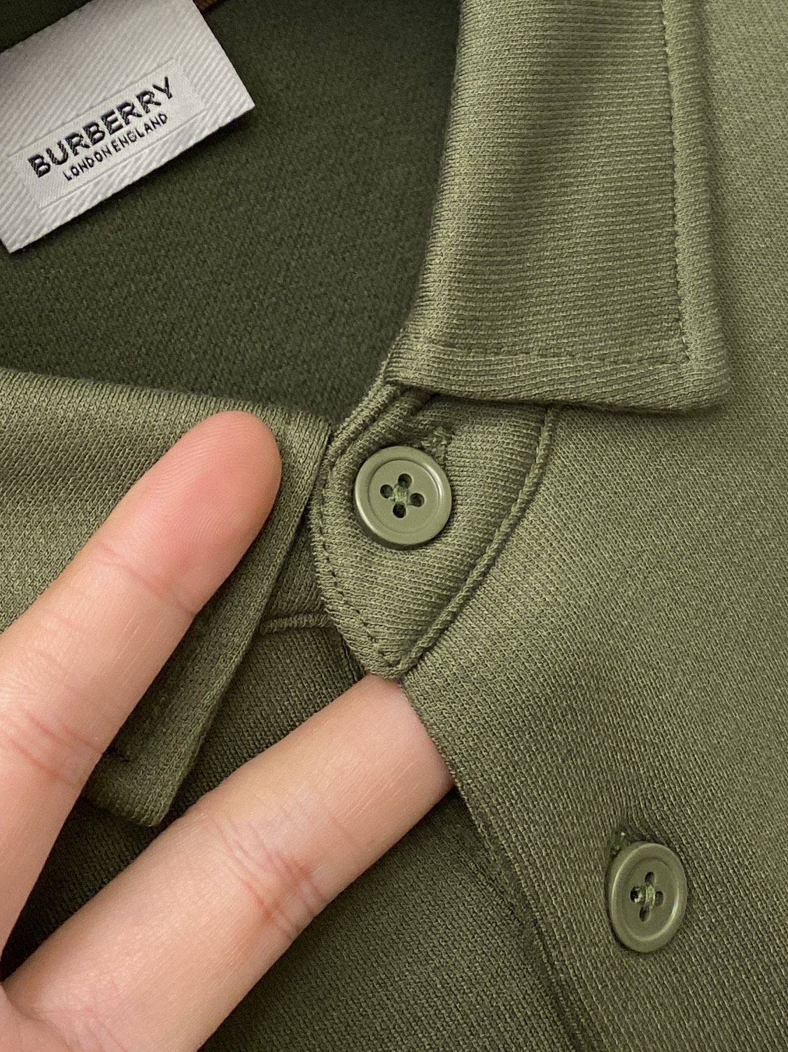 巴宝莉、2025新品长袖卫衣，帅气时尚，胸前精致刺绣图案logo，简约百搭款。面料棉 不仅挺括，保持潮流