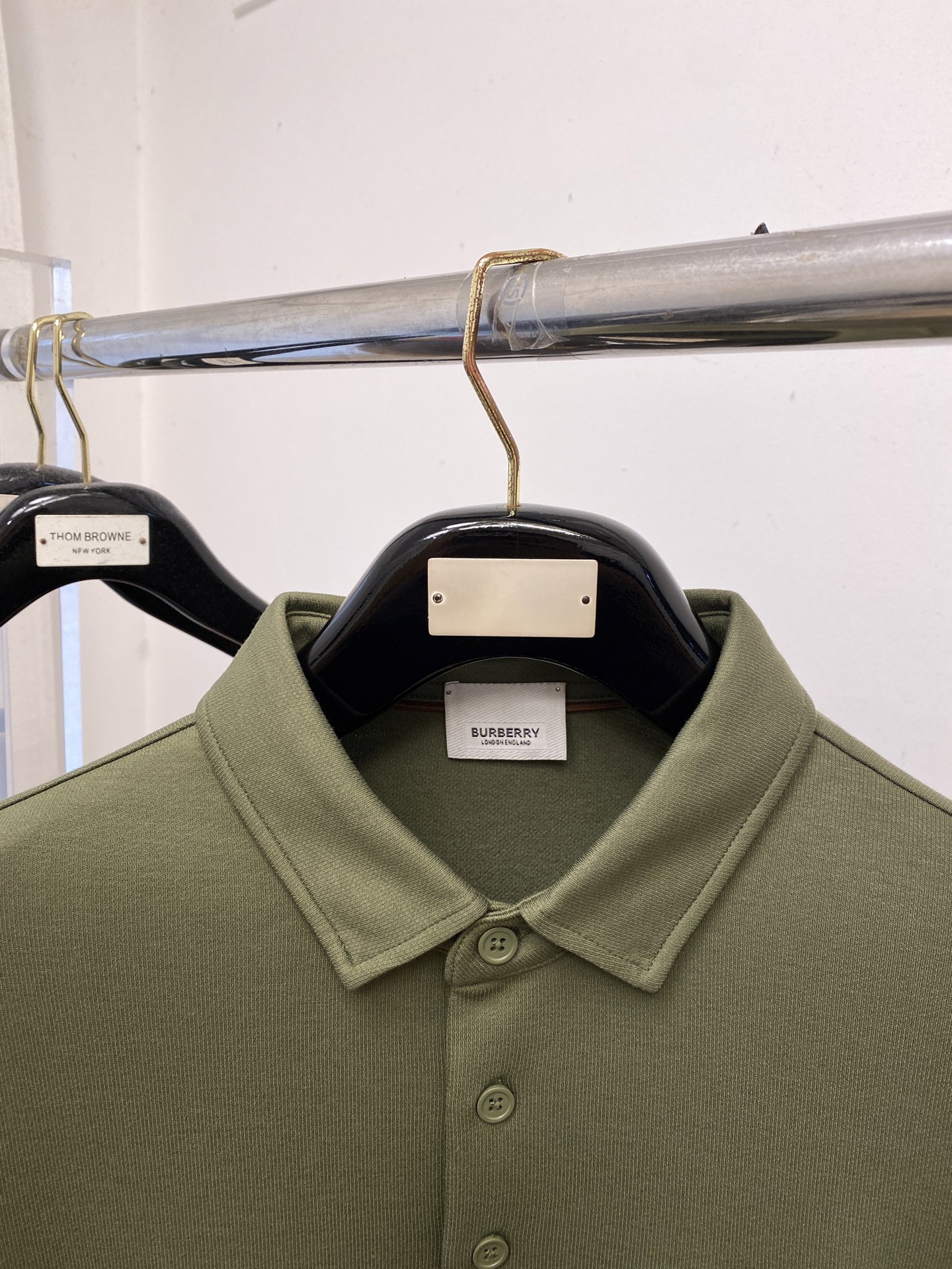 巴宝莉、2025新品长袖卫衣，帅气时尚，胸前精致刺绣图案logo，简约百搭款。面料棉 不仅挺括，保持潮流