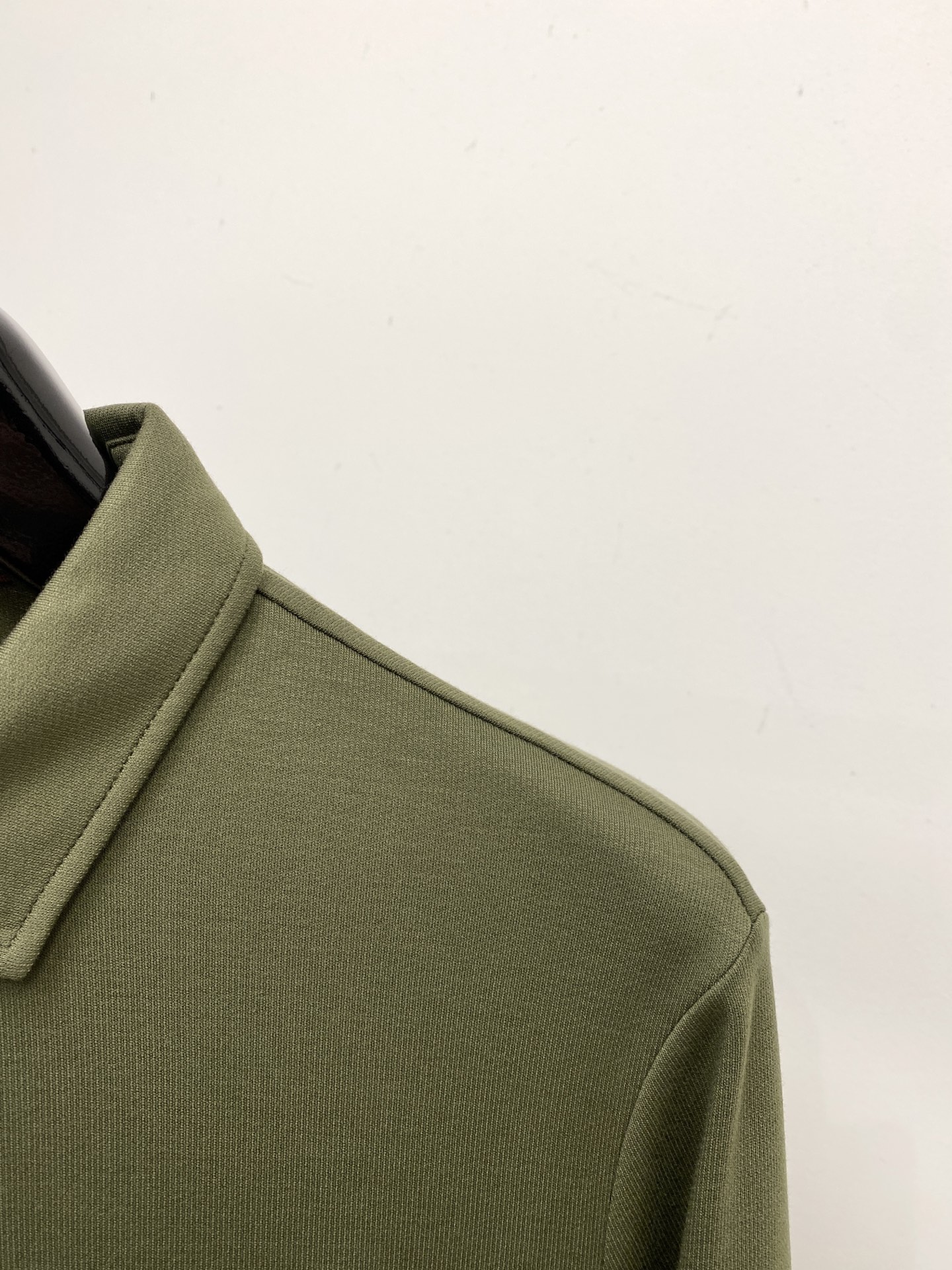 巴宝莉、2025新品长袖卫衣，帅气时尚，胸前精致刺绣图案logo，简约百搭款。面料棉 不仅挺括，保持潮流