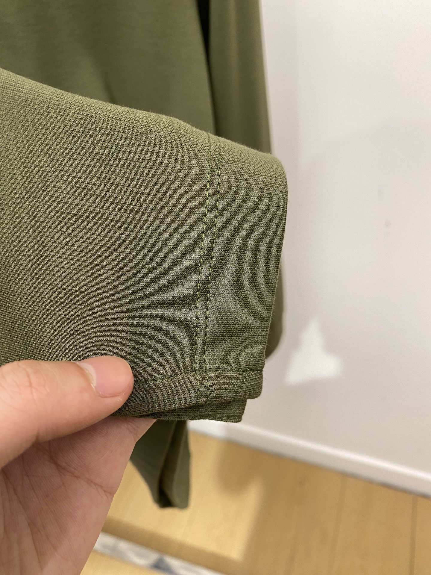 巴宝莉、2025新品长袖卫衣，帅气时尚，胸前精致刺绣图案logo，简约百搭款。面料棉 不仅挺括，保持潮流