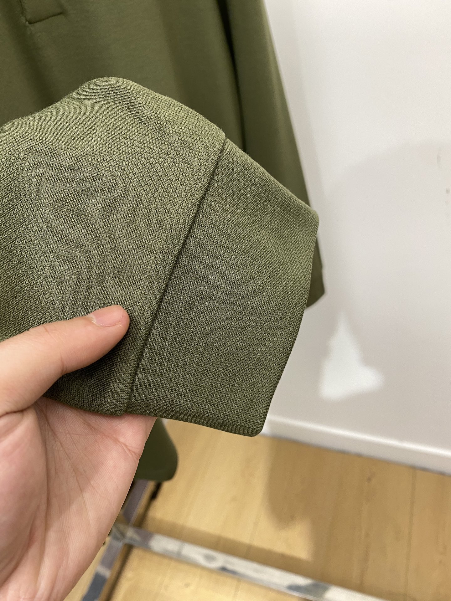 巴宝莉、2025新品长袖卫衣，帅气时尚，胸前精致刺绣图案logo，简约百搭款。面料棉 不仅挺括，保持潮流