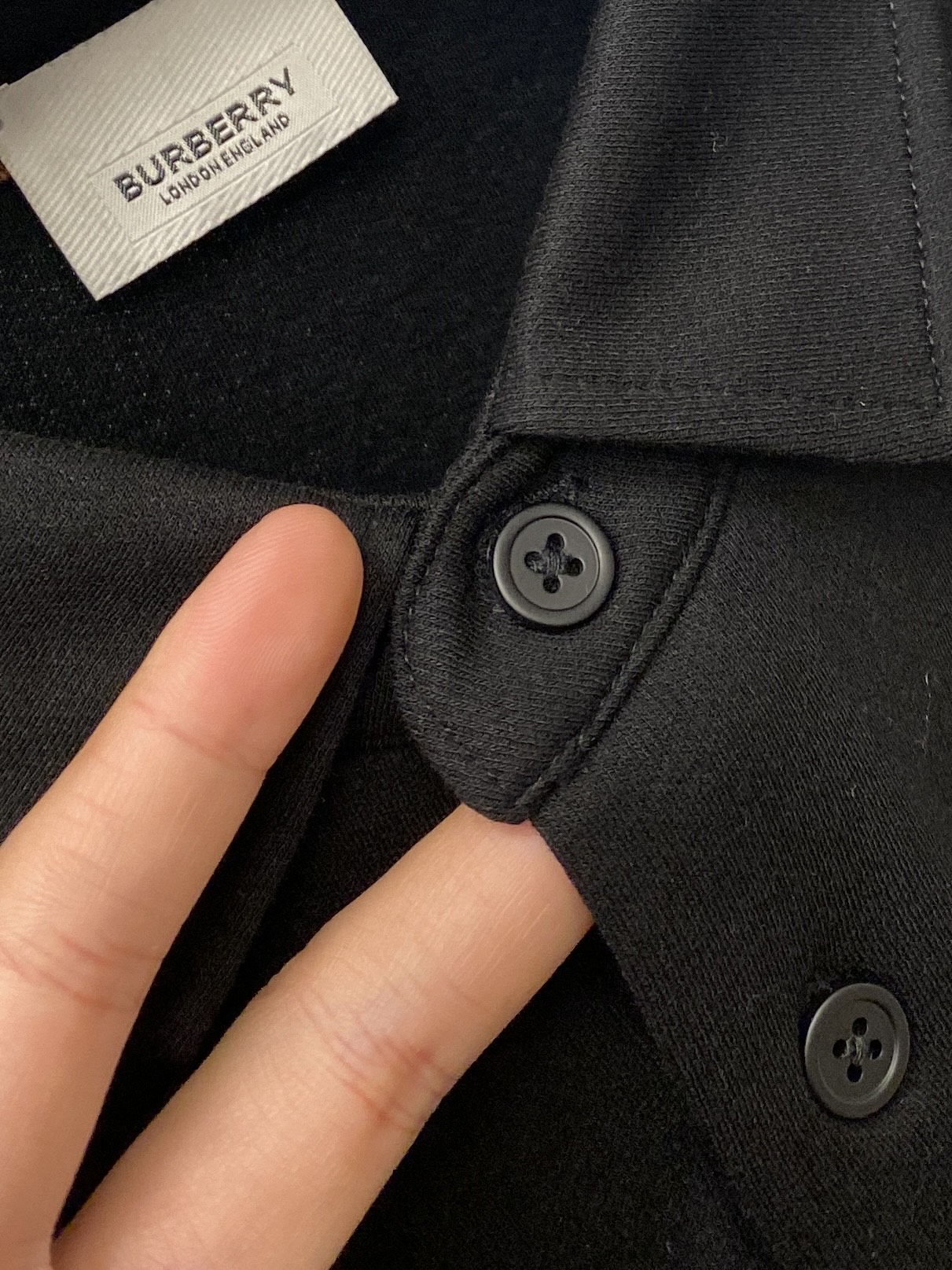 巴宝莉、2025新品长袖卫衣，帅气时尚，胸前精致刺绣图案logo，简约百搭款。面料棉 不仅挺括，保持潮流