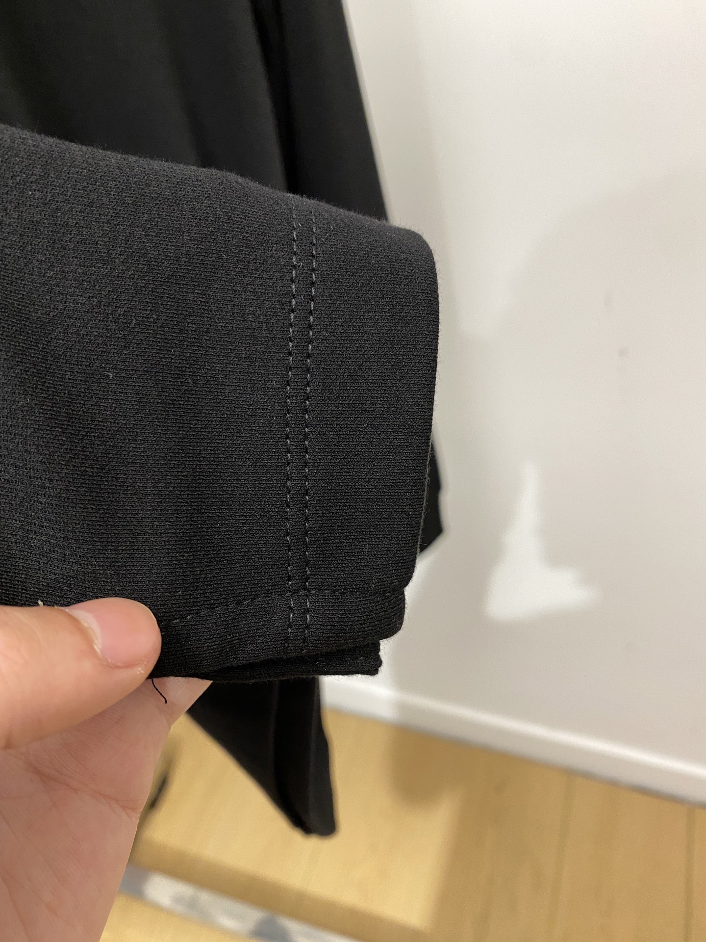 巴宝莉、2025新品长袖卫衣，帅气时尚，胸前精致刺绣图案logo，简约百搭款。面料棉 不仅挺括，保持潮流