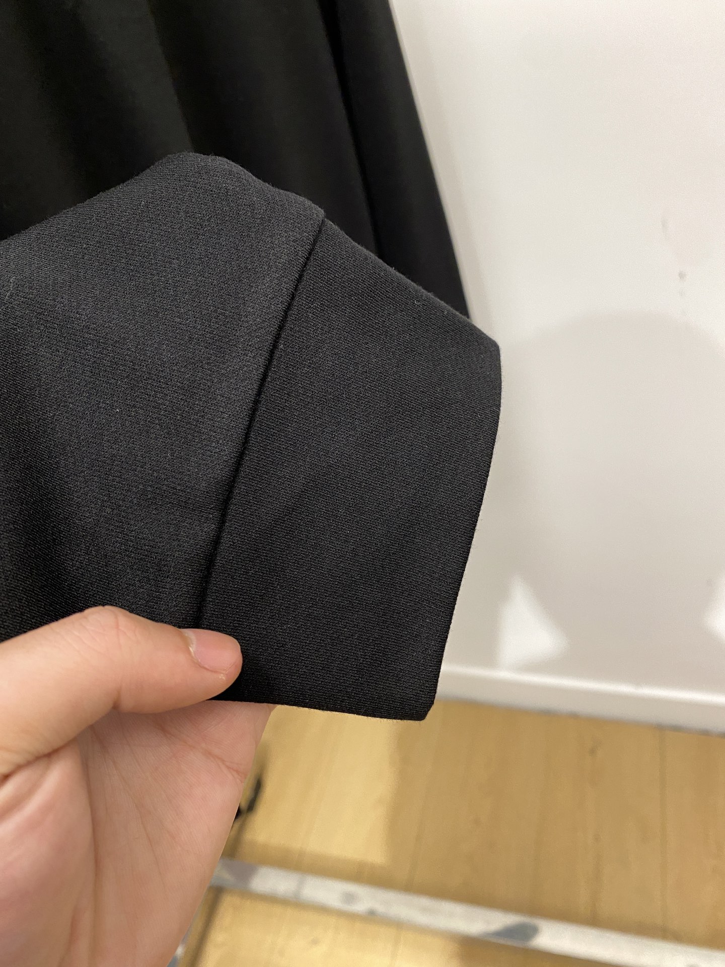 巴宝莉、2025新品长袖卫衣，帅气时尚，胸前精致刺绣图案logo，简约百搭款。面料棉 不仅挺括，保持潮流