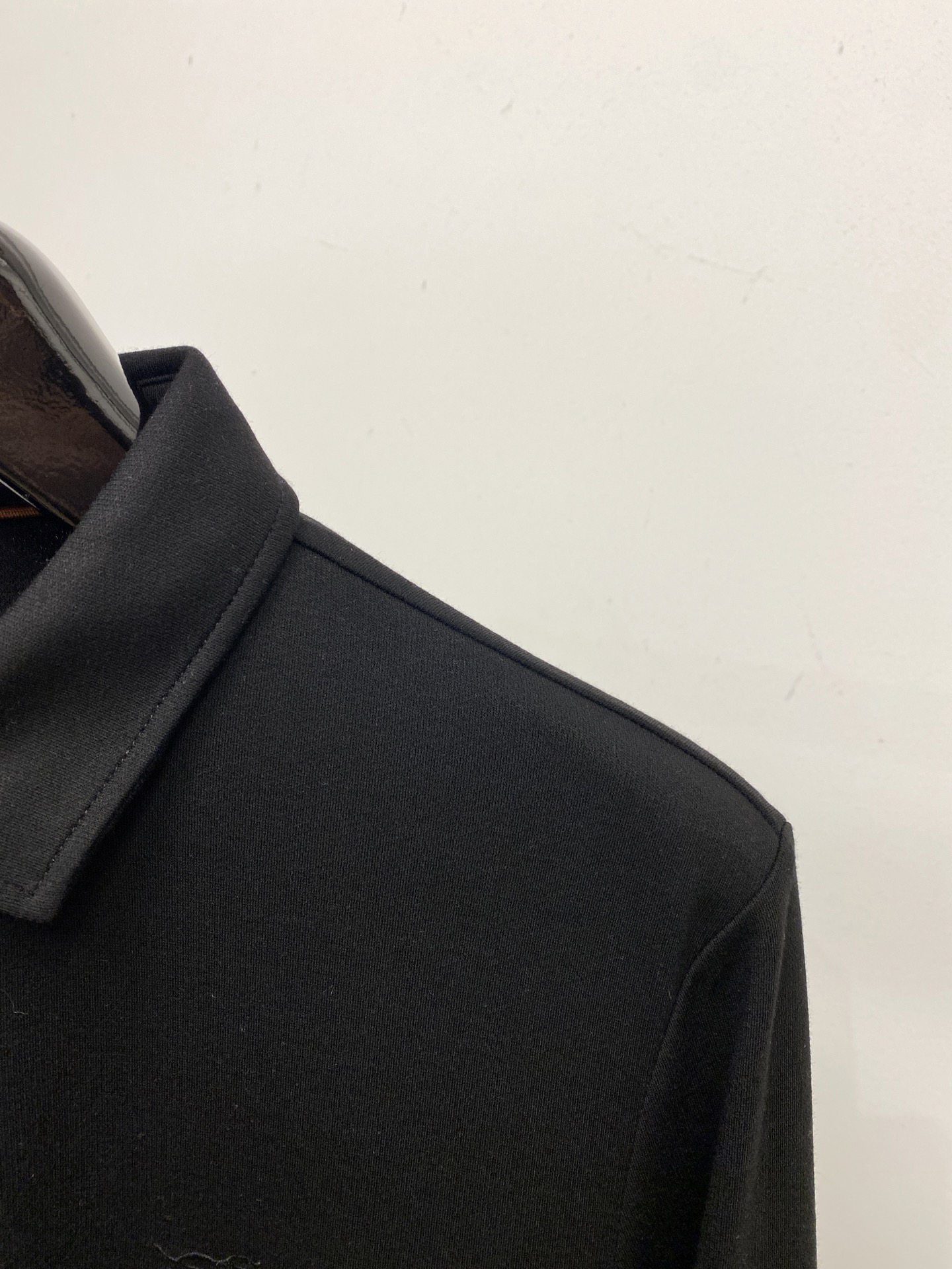 巴宝莉、2025新品长袖卫衣，帅气时尚，胸前精致刺绣图案logo，简约百搭款。面料棉 不仅挺括，保持潮流