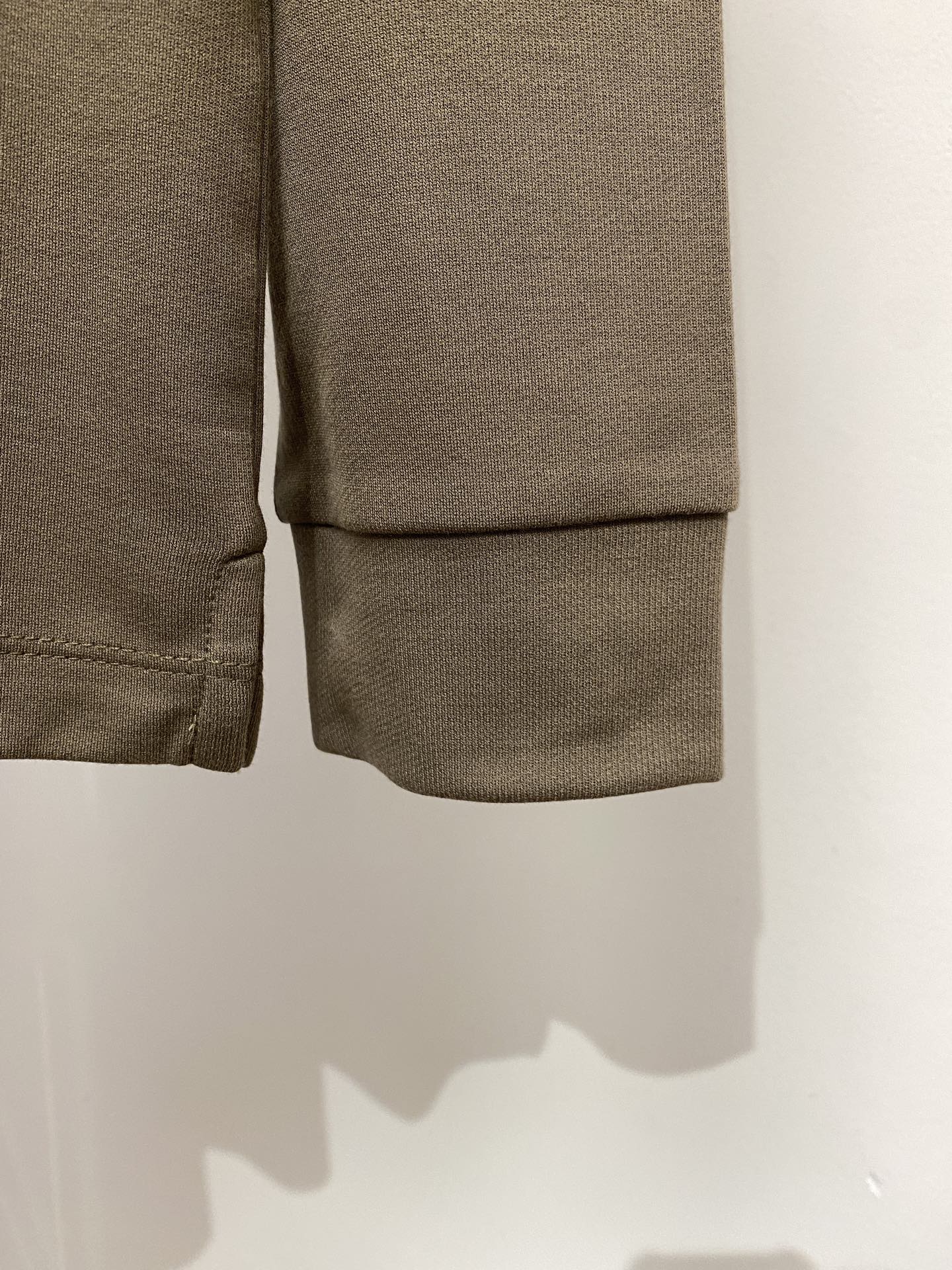 lp🆕、2025新品长袖卫衣，帅气时尚，胸前顶级印胶图案字母logo，简约百搭款。面料棉 不仅挺括，保持