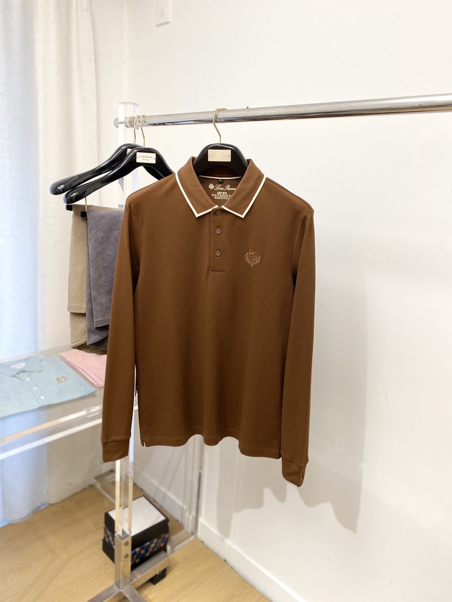 lp🆕、2025新品长袖卫衣，帅气时尚，胸前精致刺绣图案字母logo，简约百搭款。面料棉 不仅挺括，保持