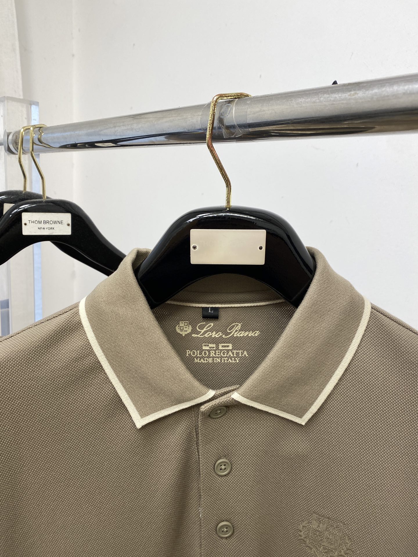 lp🆕、2025新品长袖卫衣，帅气时尚，胸前精致刺绣图案字母logo，简约百搭款。面料棉 不仅挺括，保持