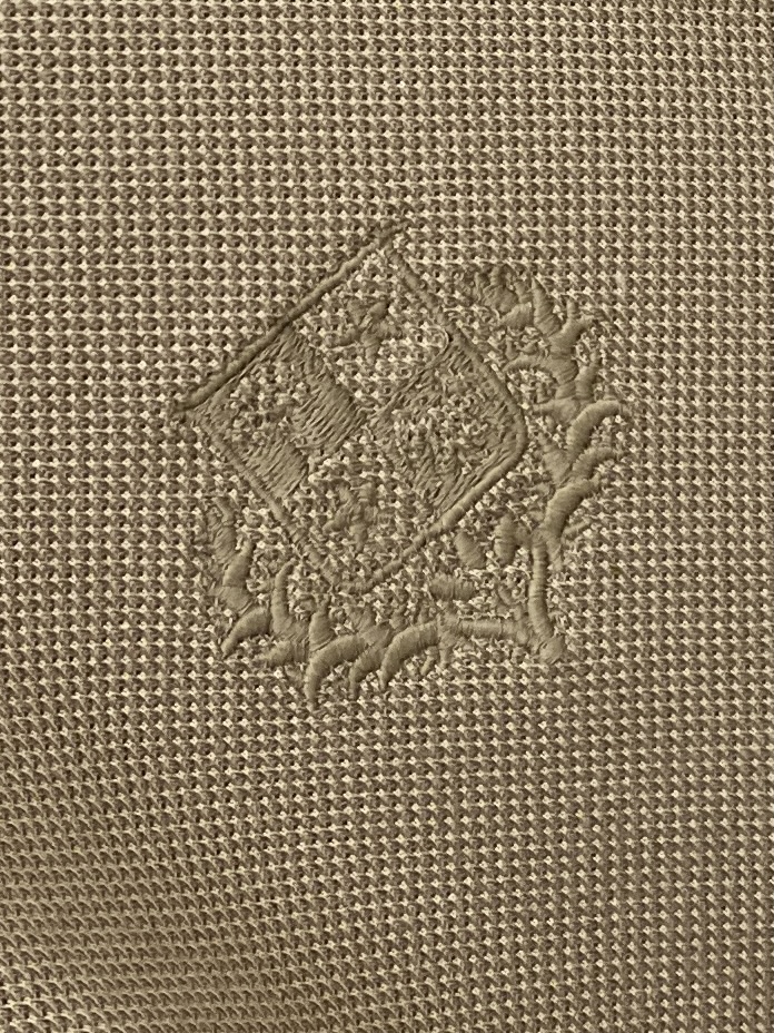 lp🆕、2025新品长袖卫衣，帅气时尚，胸前精致刺绣图案字母logo，简约百搭款。面料棉 不仅挺括，保持