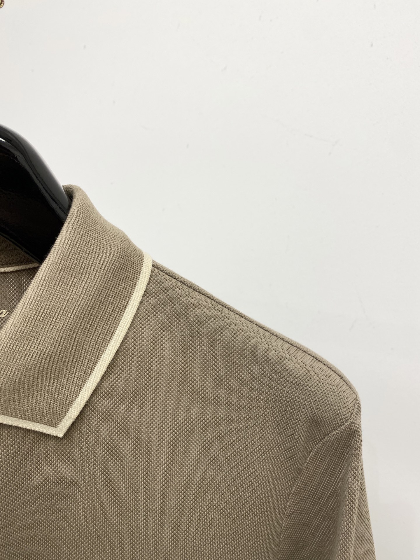 lp🆕、2025新品长袖卫衣，帅气时尚，胸前精致刺绣图案字母logo，简约百搭款。面料棉 不仅挺括，保持