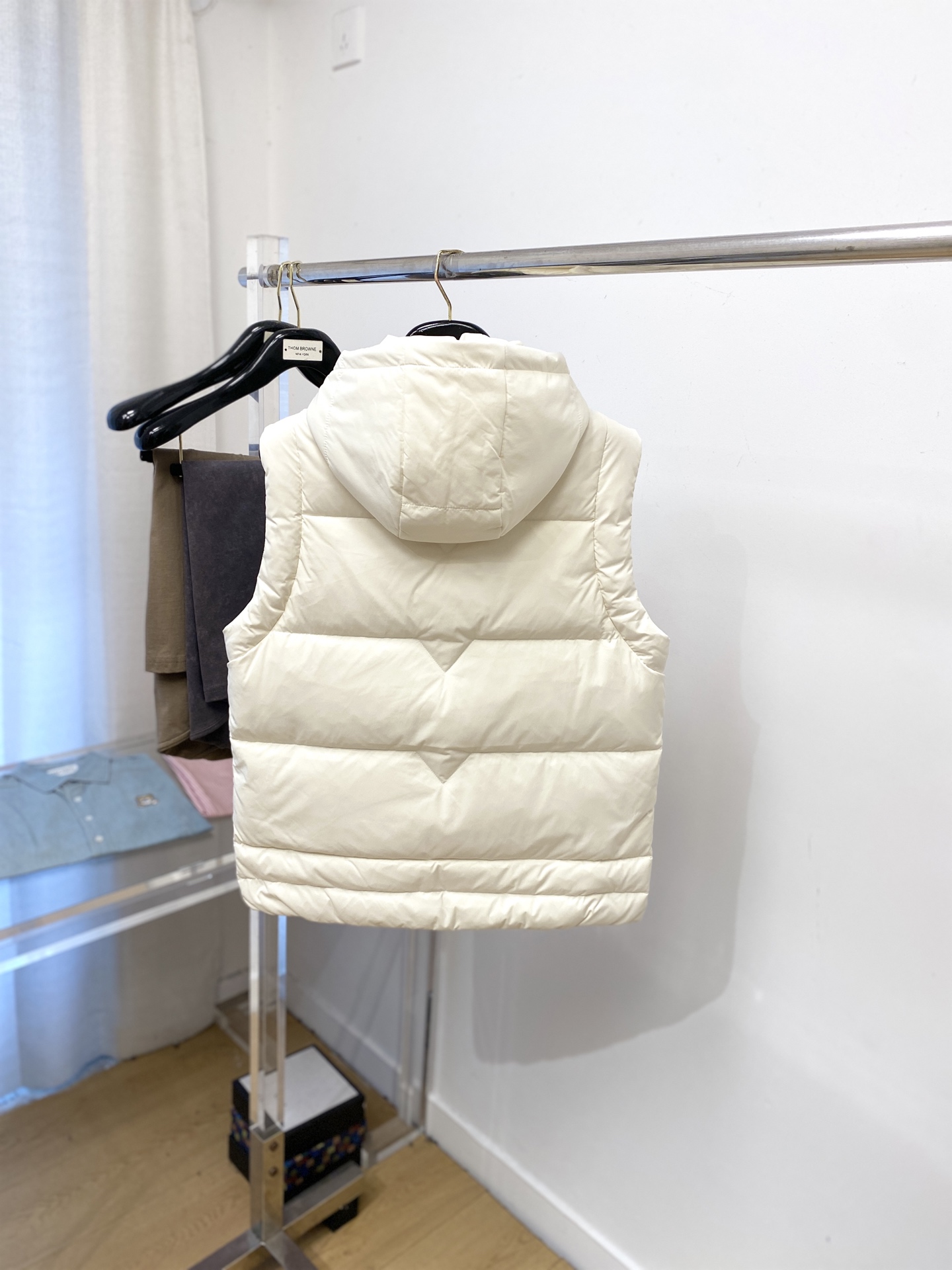 普拉达、2025最新款男士轻薄羽绒马甲、面料柔软舒适 ．上身版型超赞 ．拉链．辅料都是客供 、进口面料，