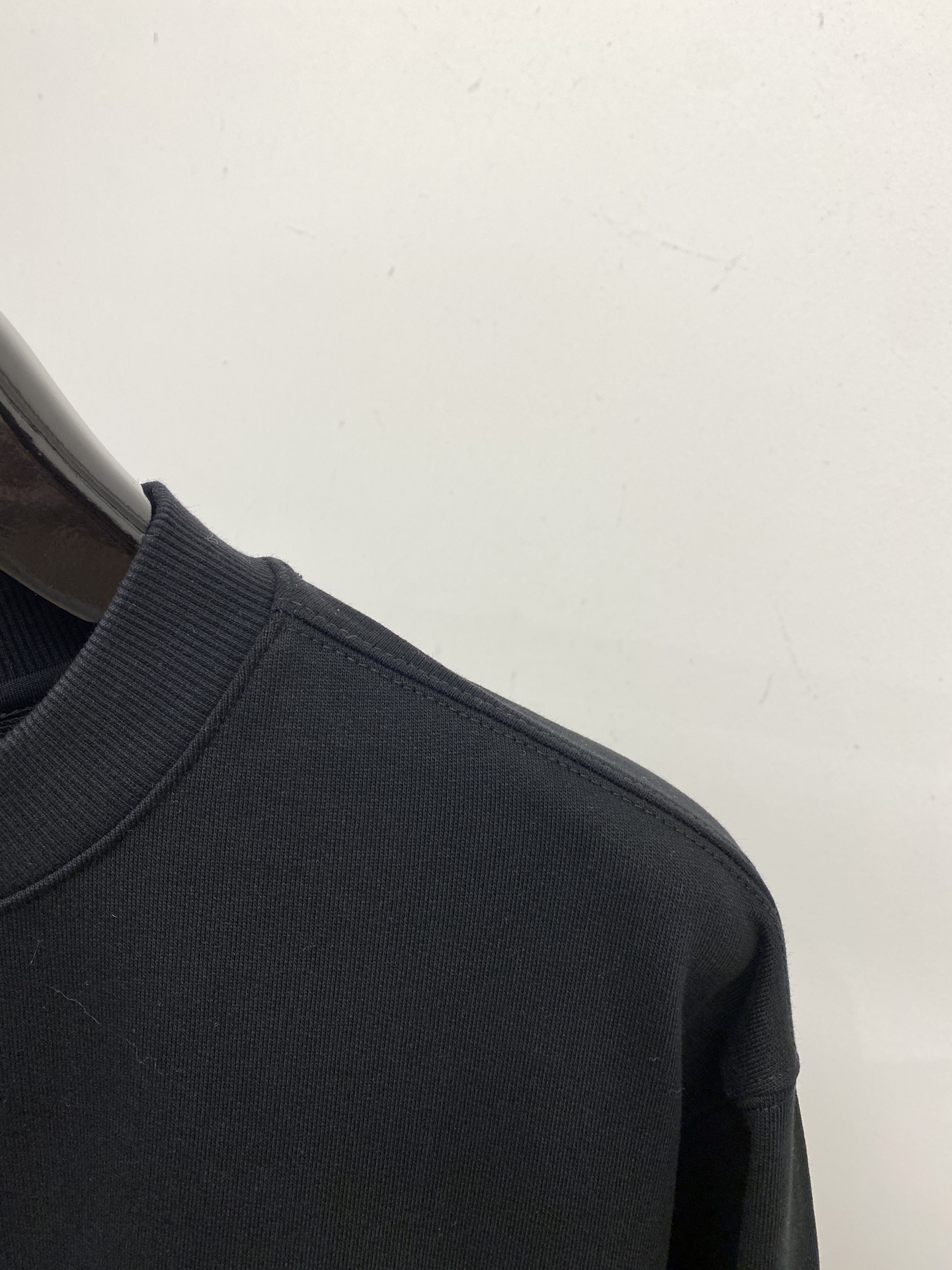 LACOSTE 时尚潮牌、2025新品卫衣，帅气时尚，胸前精致刺绣图案logo，简约百搭款。面料棉 不仅