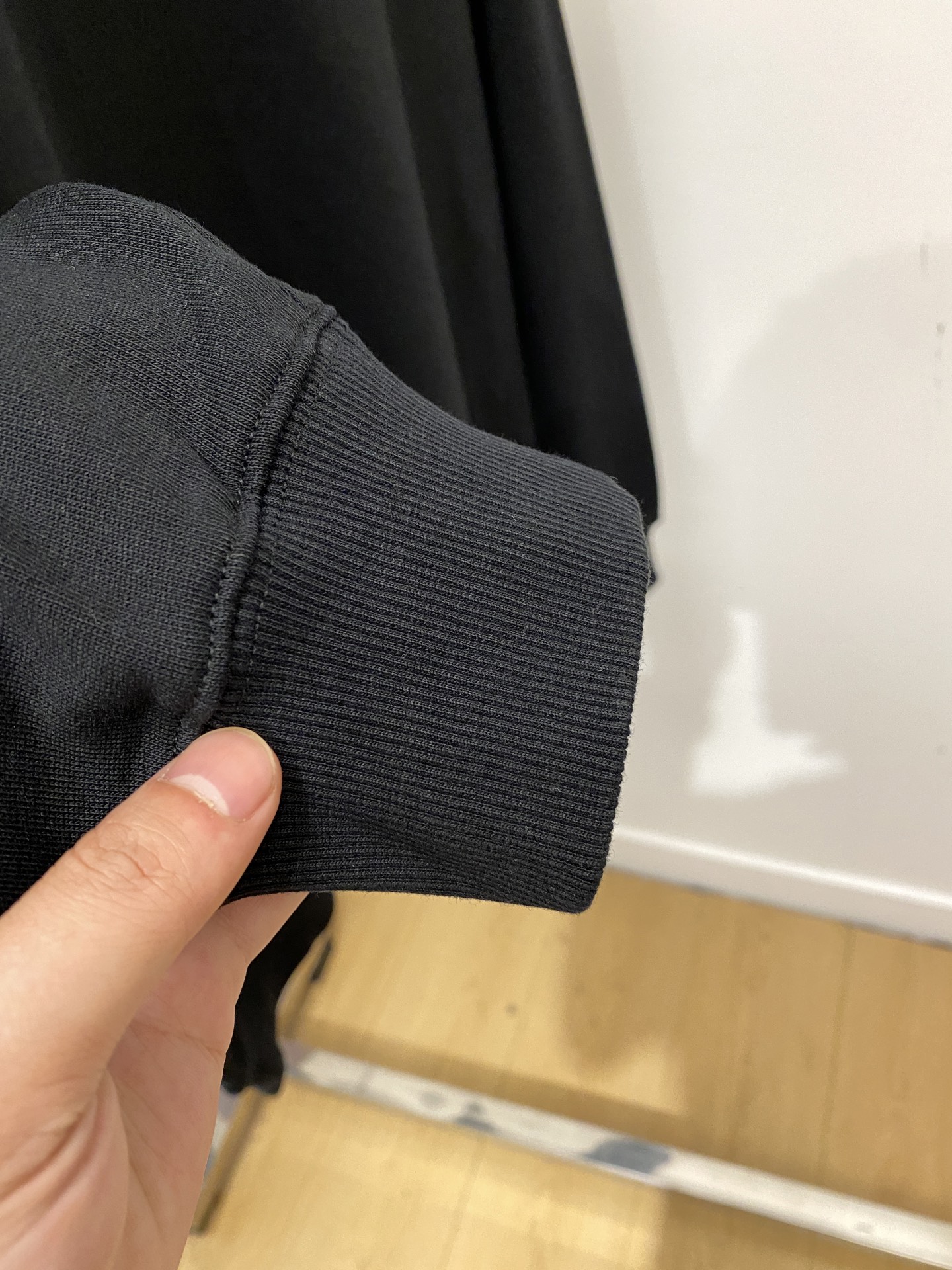 LACOSTE 时尚潮牌、2025新品卫衣，帅气时尚，胸前精致刺绣图案logo，简约百搭款。面料棉 不仅