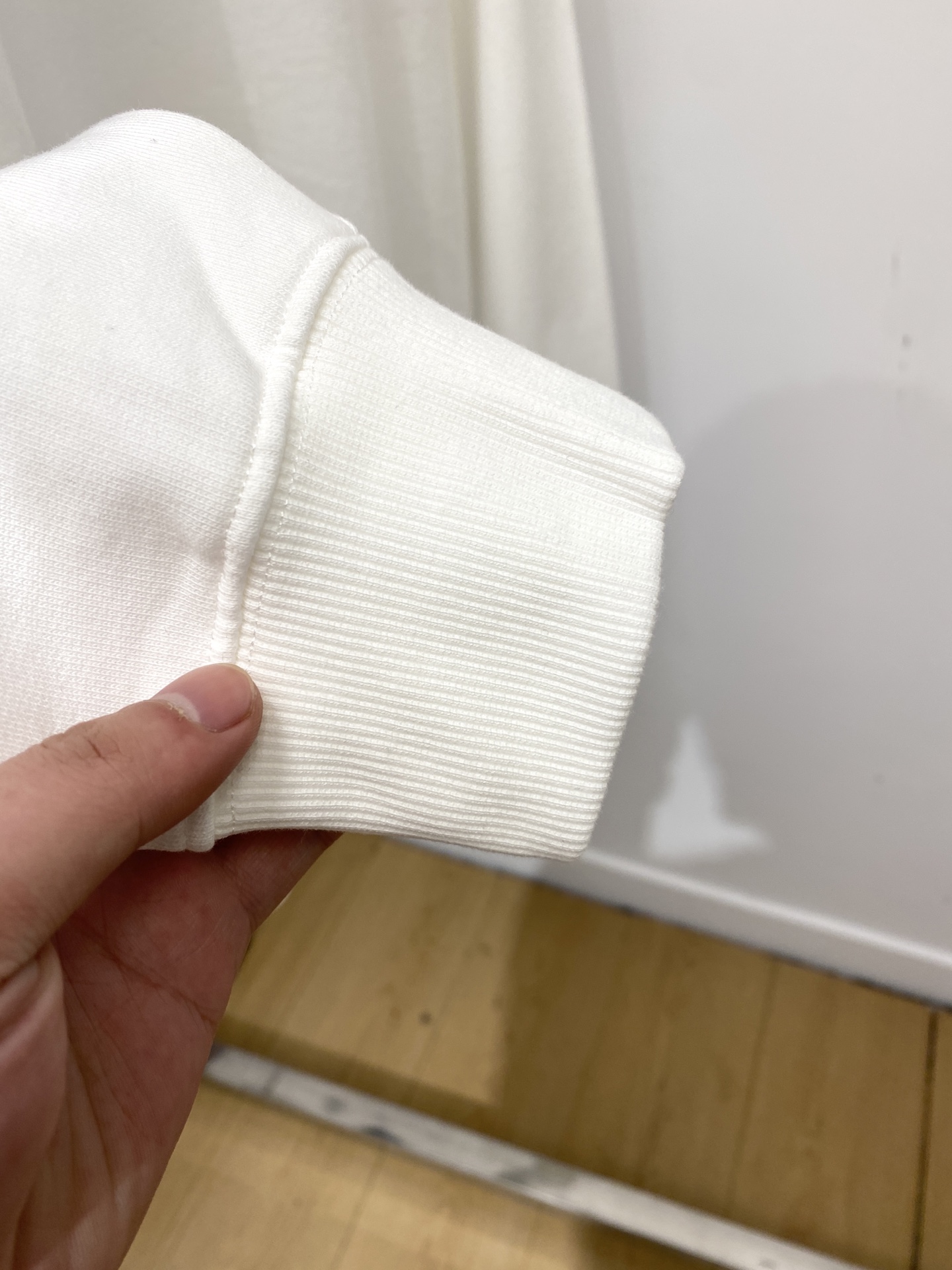 LACOSTE 时尚潮牌、2025新品卫衣，帅气时尚，胸前精致刺绣图案logo，简约百搭款。面料棉 不仅