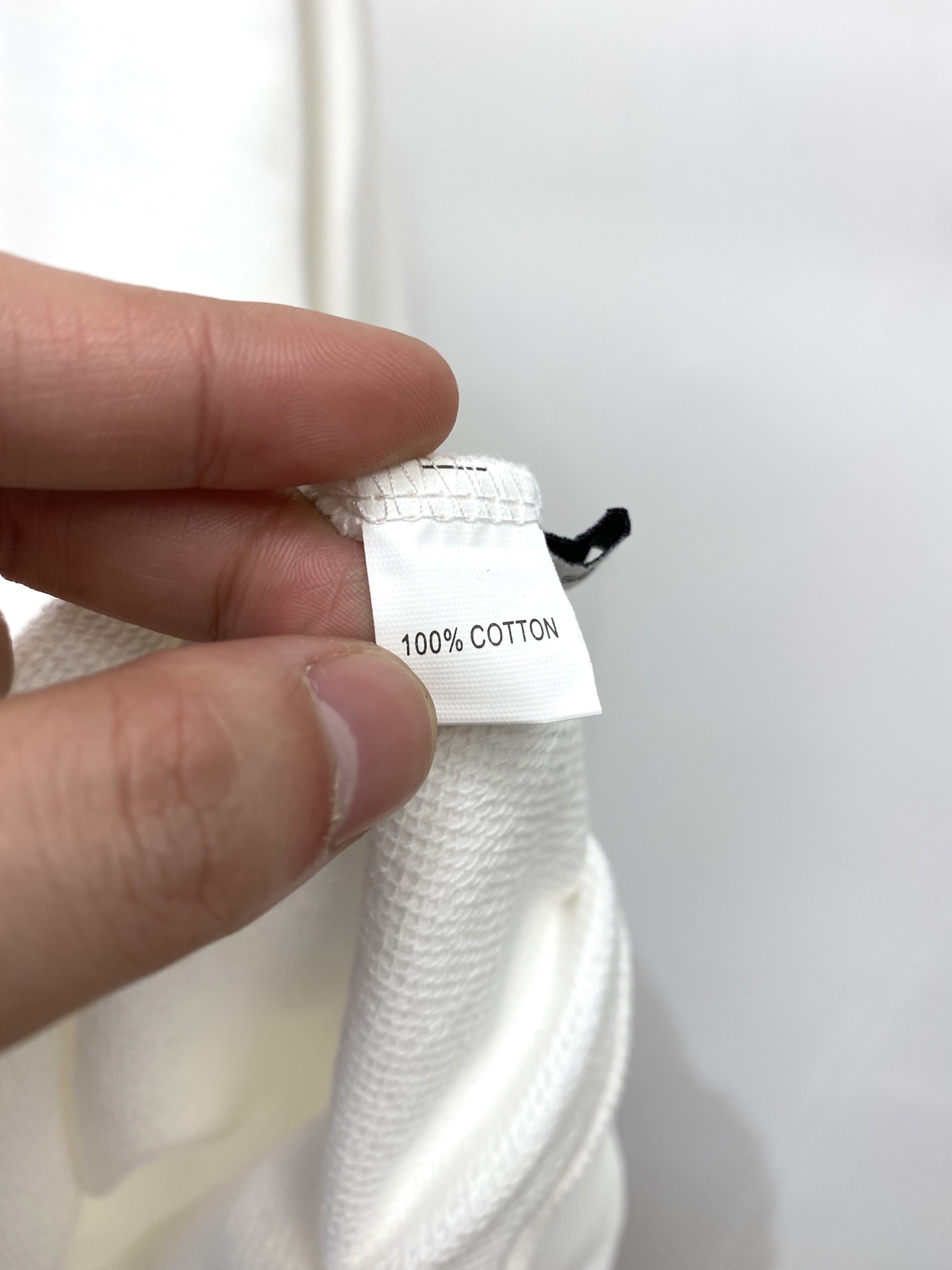 LACOSTE 时尚潮牌、2025新品卫衣，帅气时尚，胸前精致刺绣图案logo，简约百搭款。面料棉 不仅