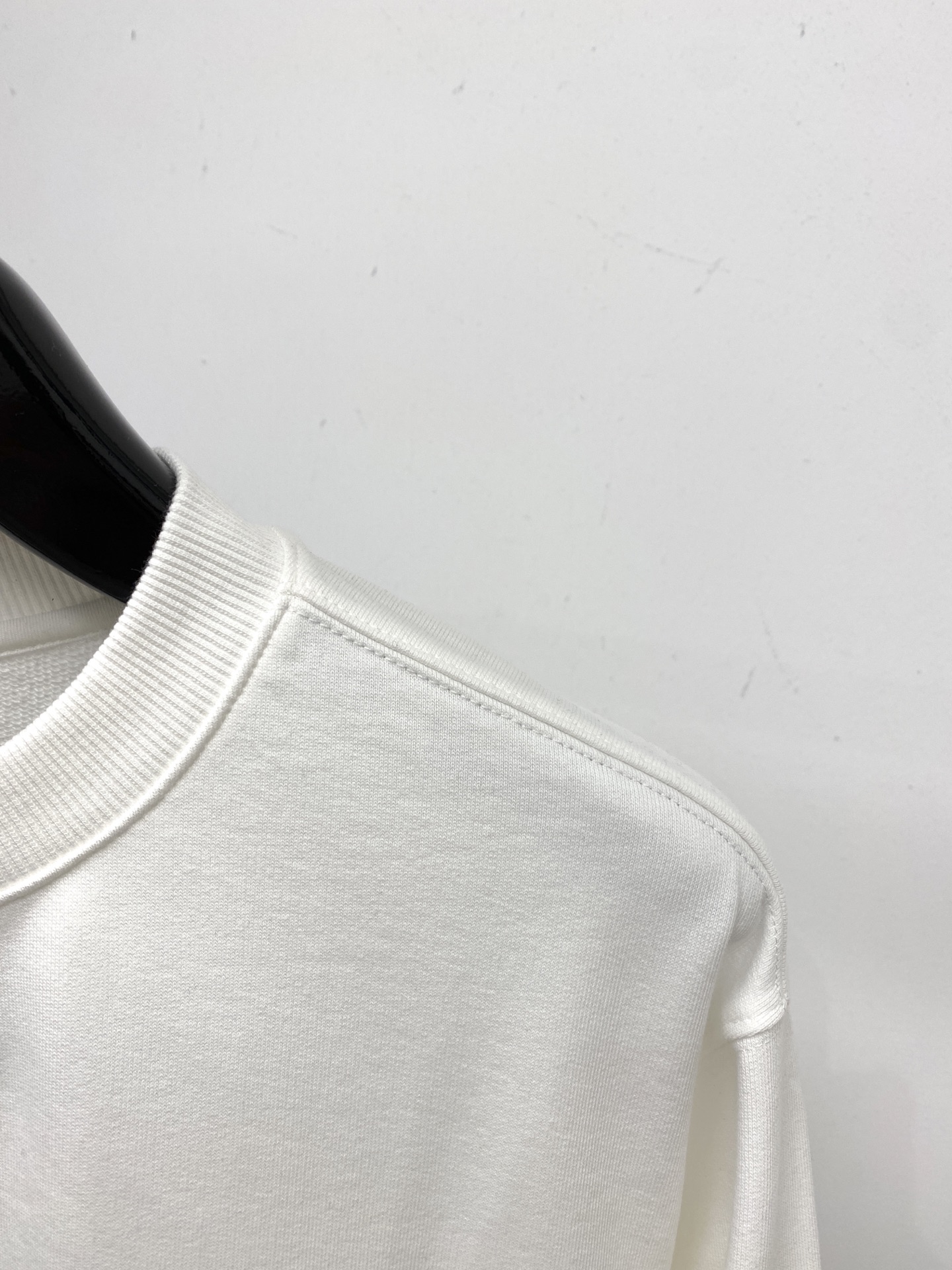 LACOSTE 时尚潮牌、2025新品卫衣，帅气时尚，胸前精致刺绣图案logo，简约百搭款。面料棉 不仅