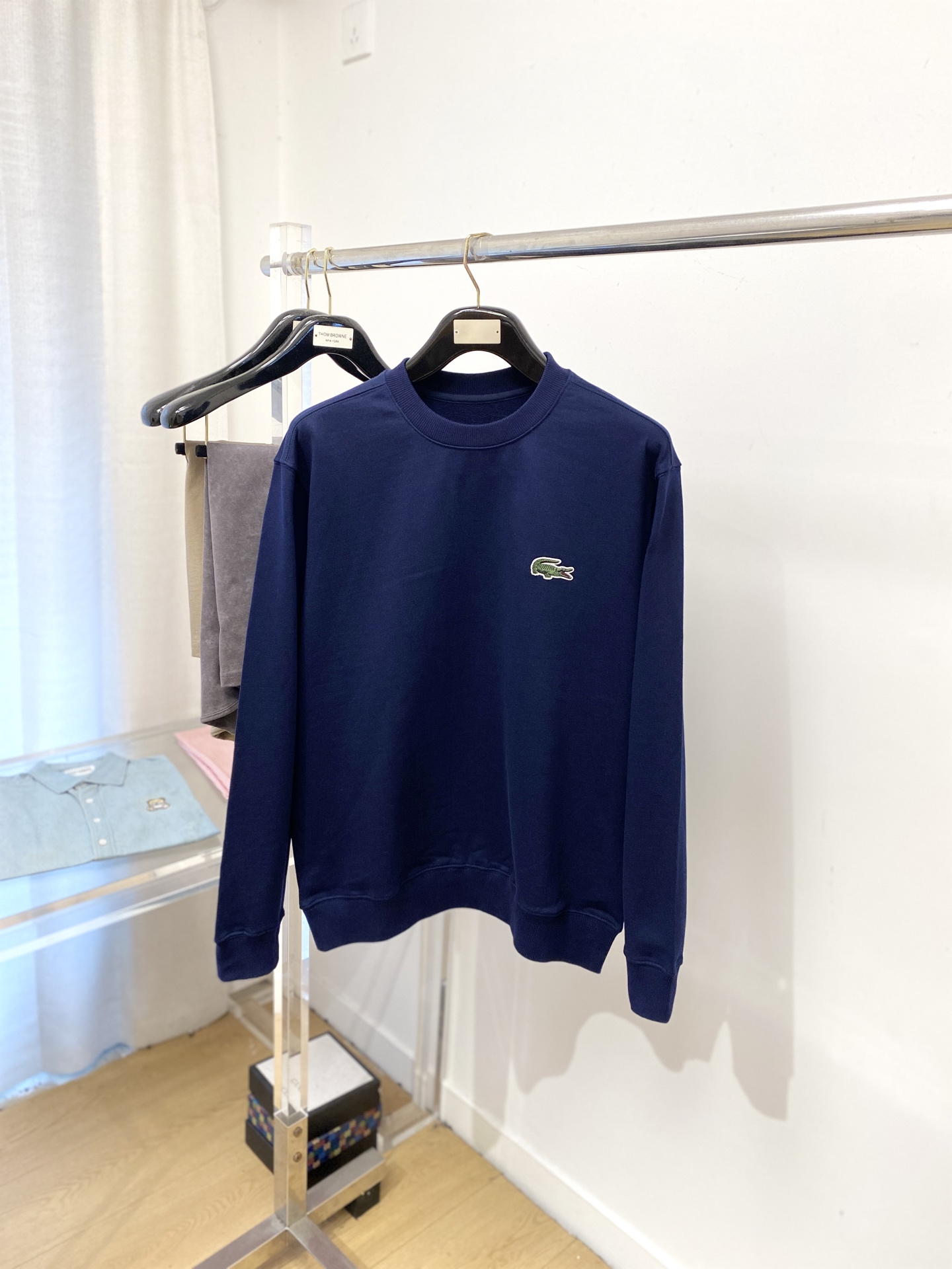 LACOSTE 时尚潮牌、2025新品卫衣，帅气时尚，胸前精致刺绣图案logo，简约百搭款。面料棉 不仅