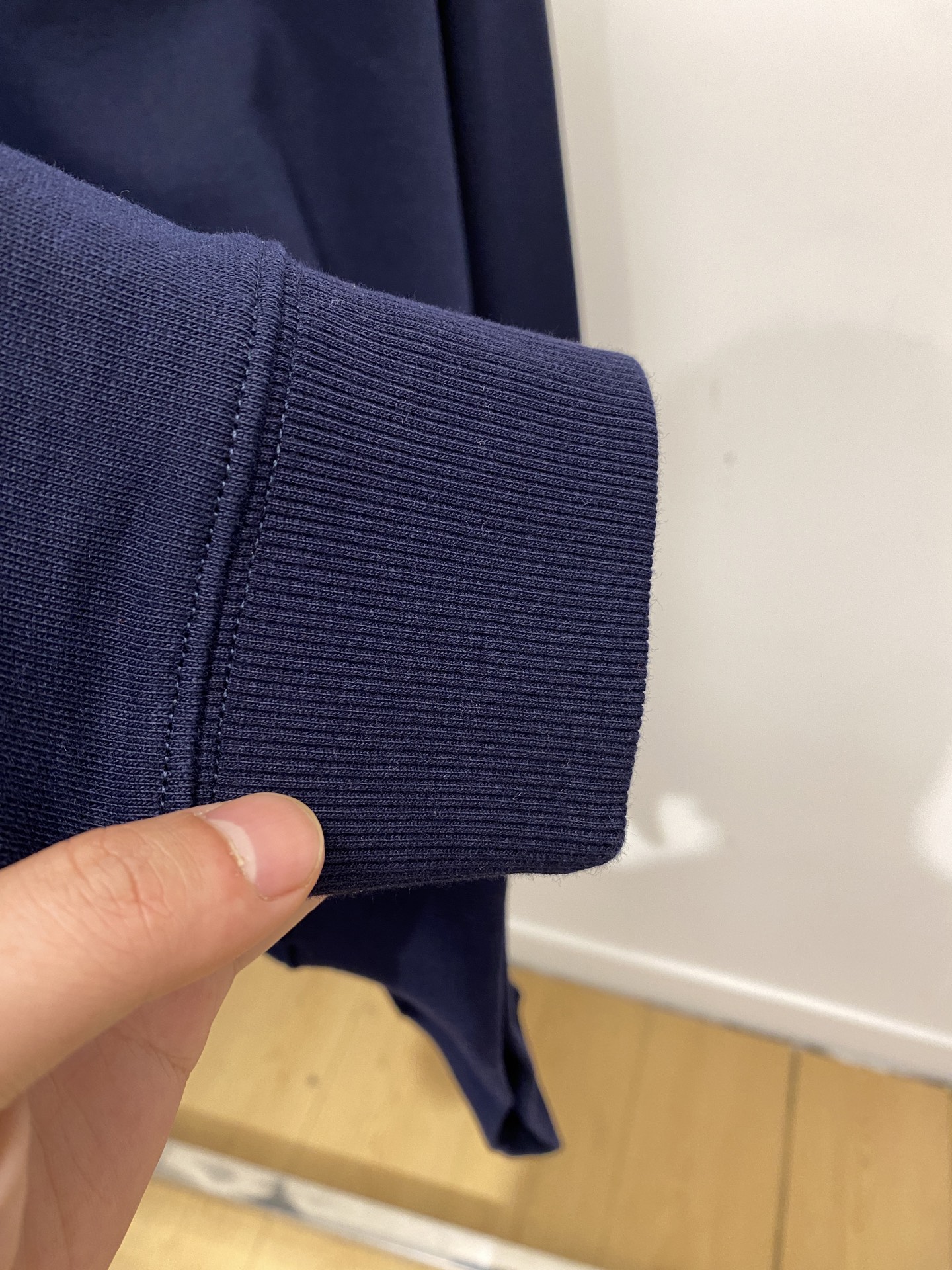 LACOSTE 时尚潮牌、2025新品卫衣，帅气时尚，胸前精致刺绣图案logo，简约百搭款。面料棉 不仅