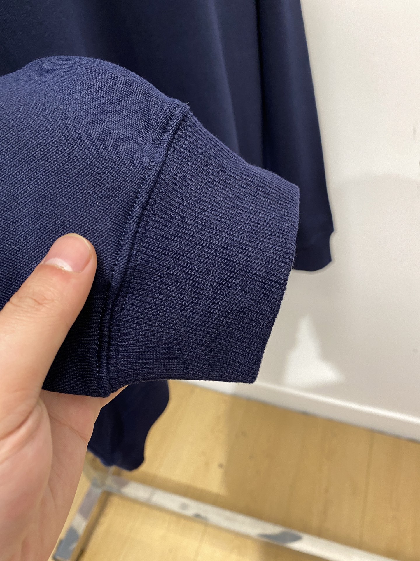 LACOSTE 时尚潮牌、2025新品卫衣，帅气时尚，胸前精致刺绣图案logo，简约百搭款。面料棉 不仅