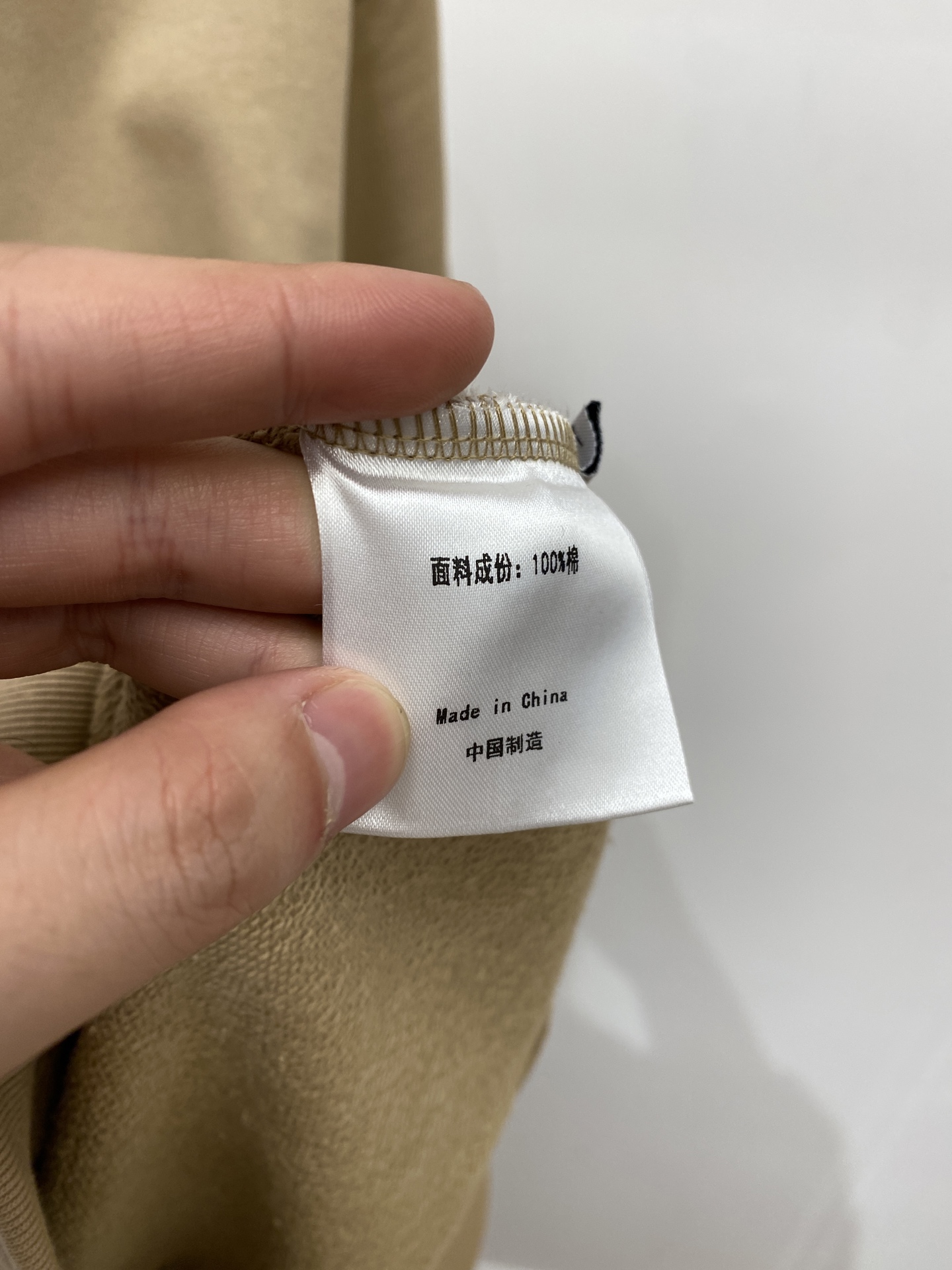 LACOSTE 时尚潮牌、2025新品卫衣，帅气时尚，胸前精致刺绣图案logo，简约百搭款。面料棉 不仅