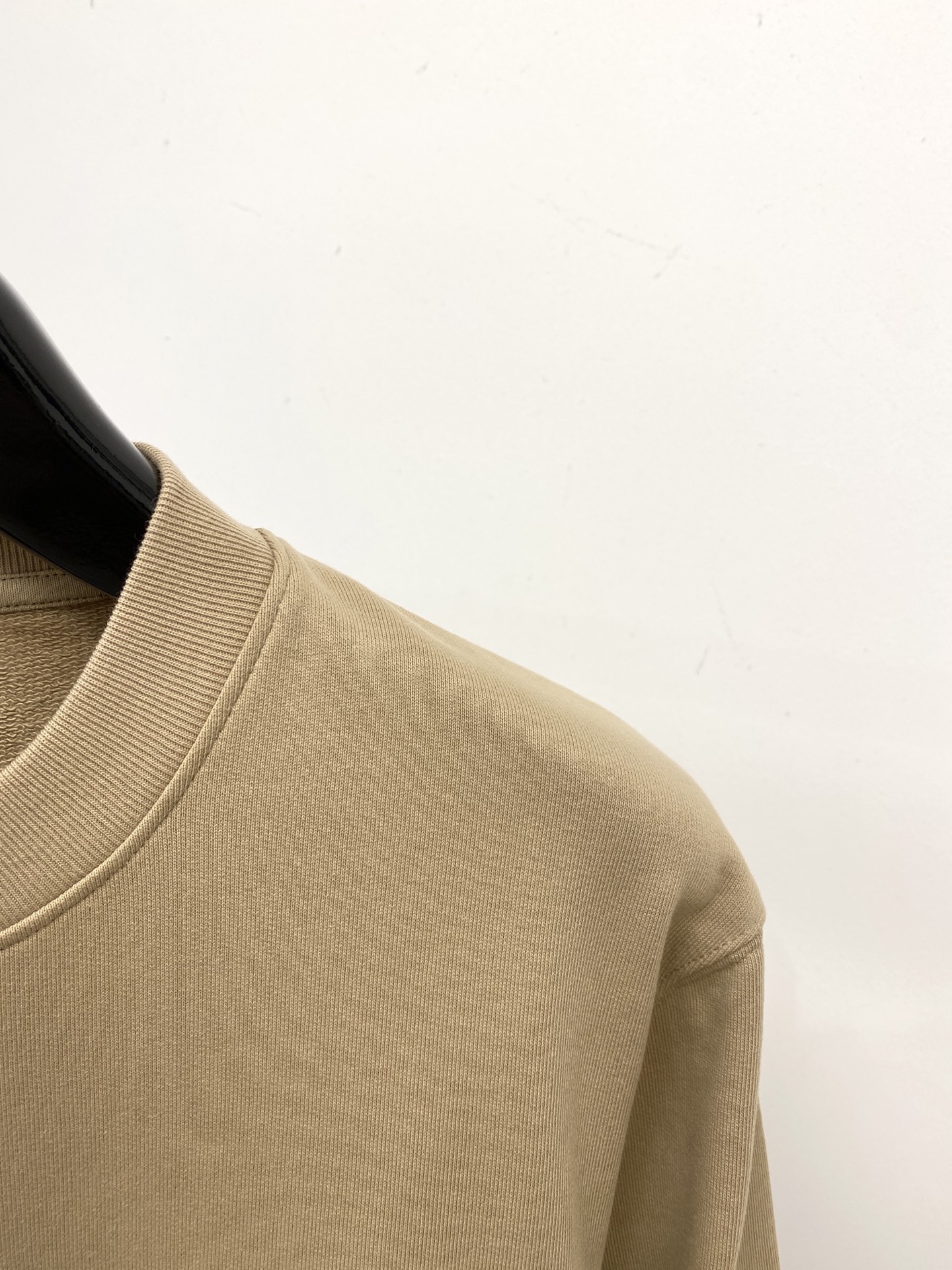 LACOSTE 时尚潮牌、2025新品卫衣，帅气时尚，胸前精致刺绣图案logo，简约百搭款。面料棉 不仅