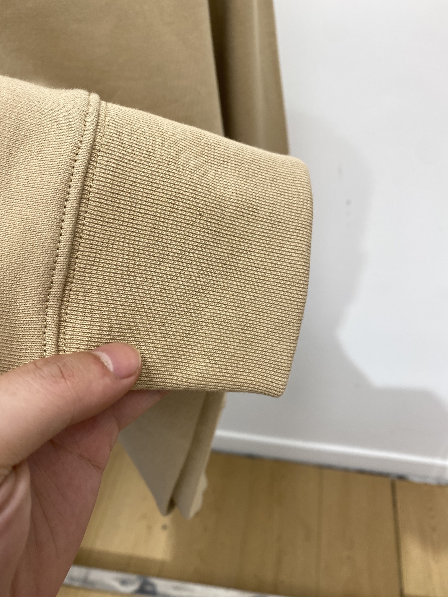 LACOSTE 时尚潮牌、2025新品卫衣，帅气时尚，胸前精致刺绣图案logo，简约百搭款。面料棉 不仅