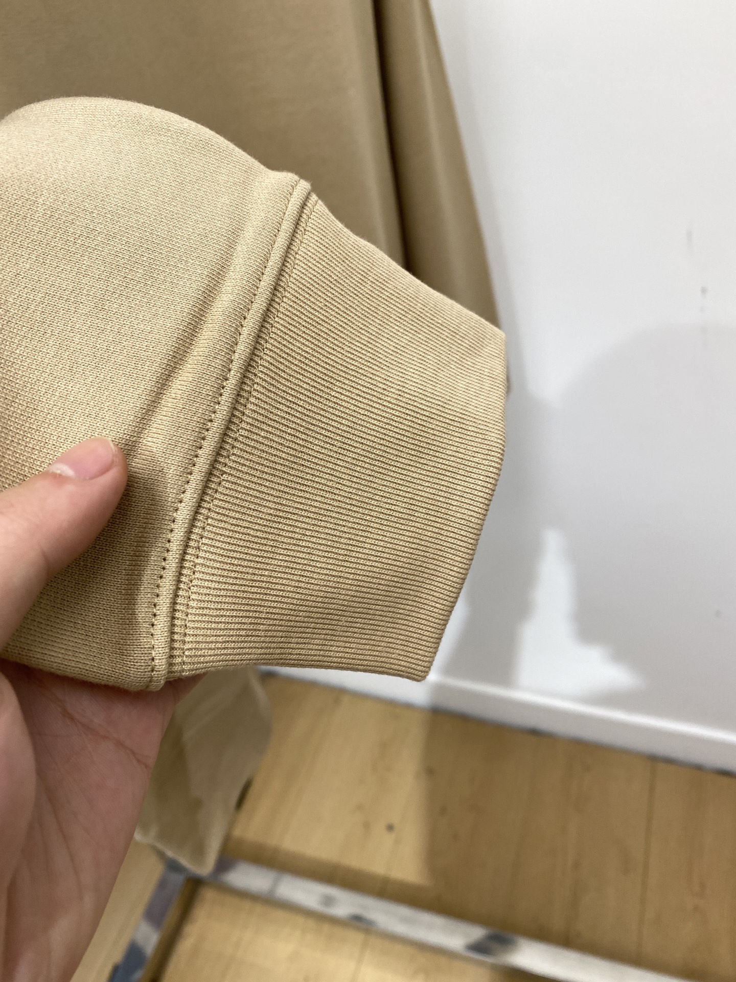 LACOSTE 时尚潮牌、2025新品卫衣，帅气时尚，胸前精致刺绣图案logo，简约百搭款。面料棉 不仅