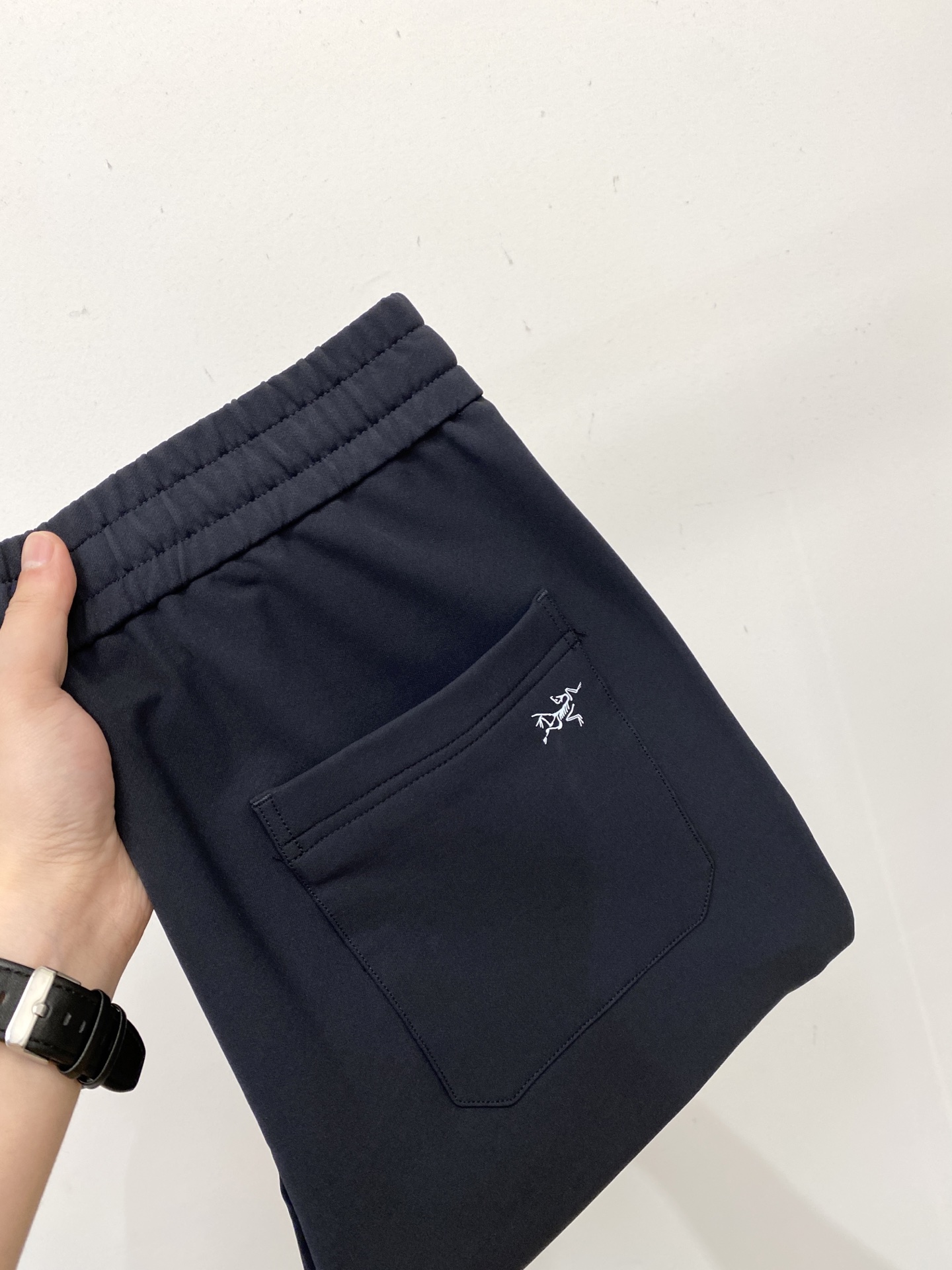 NO:654048,Arc'teryx, 2025 popular casual pants. High elasticity, slimming, simple and versatile, popular style. Fine workmanship, every stitch can be seen attentive. It is loved by many celebrities and Internet celebrities. It lengthens the body proportions!  Slightly elastic ^_^Comfortable fabric Details Body size M-3XL, arc'teryx, alexander wang19860909始祖鸟、2025爆款休闲裤 高弹显瘦必爆简约百搭爆款,做工精细,每一针都看得到用心,超多明星网红最爱 拉长身材比例哦！微弹 ^_^舒适面料 细节体码数M-3XL,arc'teryx,alexander wang,Men's clothing