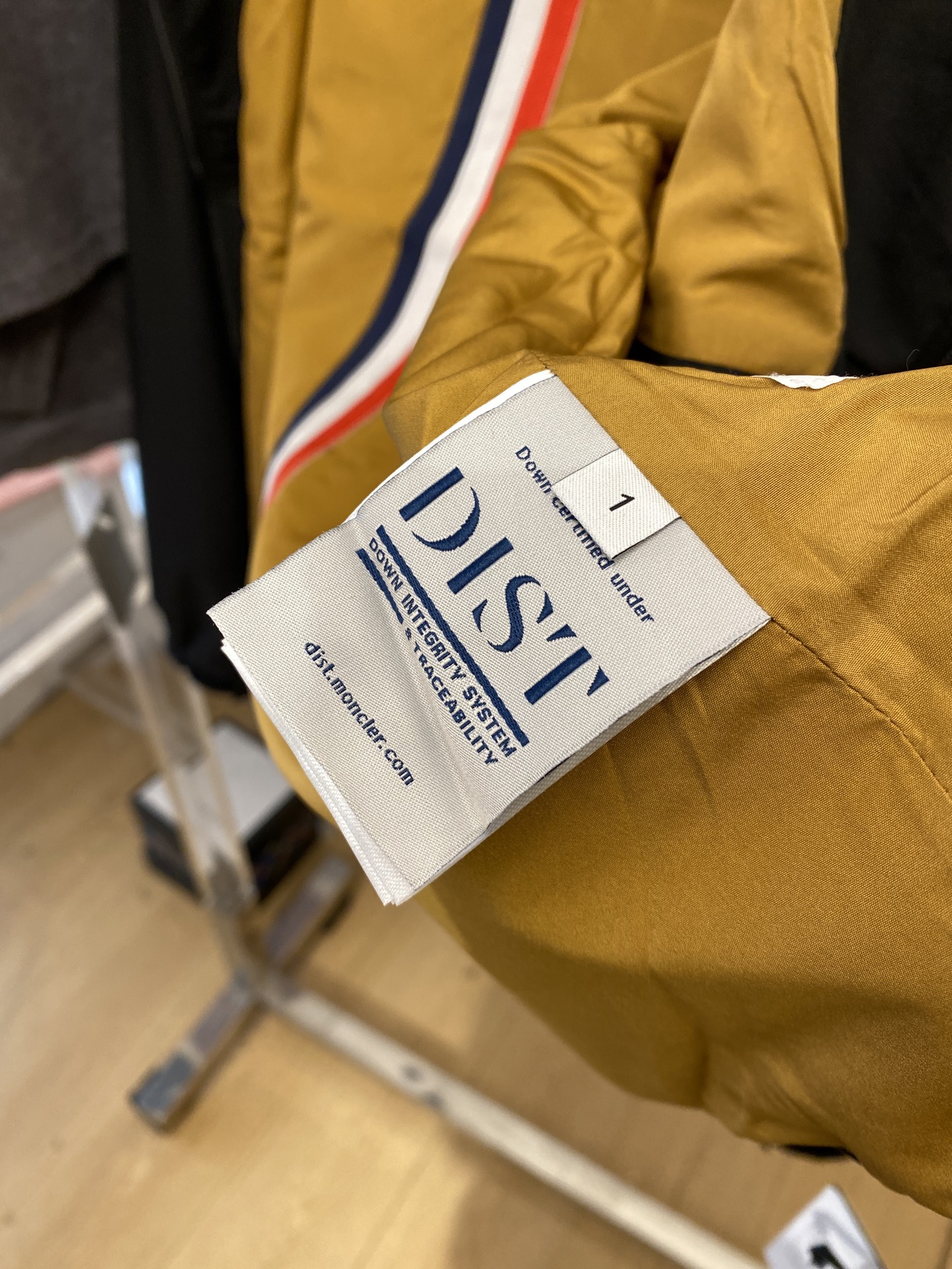 蒙口2025新品夹克外套，时尚帅气，简约百搭款，胸前刺绣装饰图案ogo，定制原版面料，不仅挺括，保持潮流