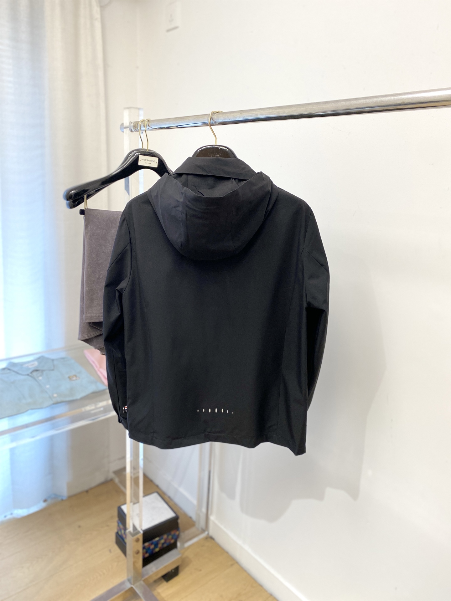 蒙口2025新品夹克外套，时尚帅气，简约百搭款，胸前刺绣装饰图案ogo，定制原版面料，不仅挺括，保持潮流