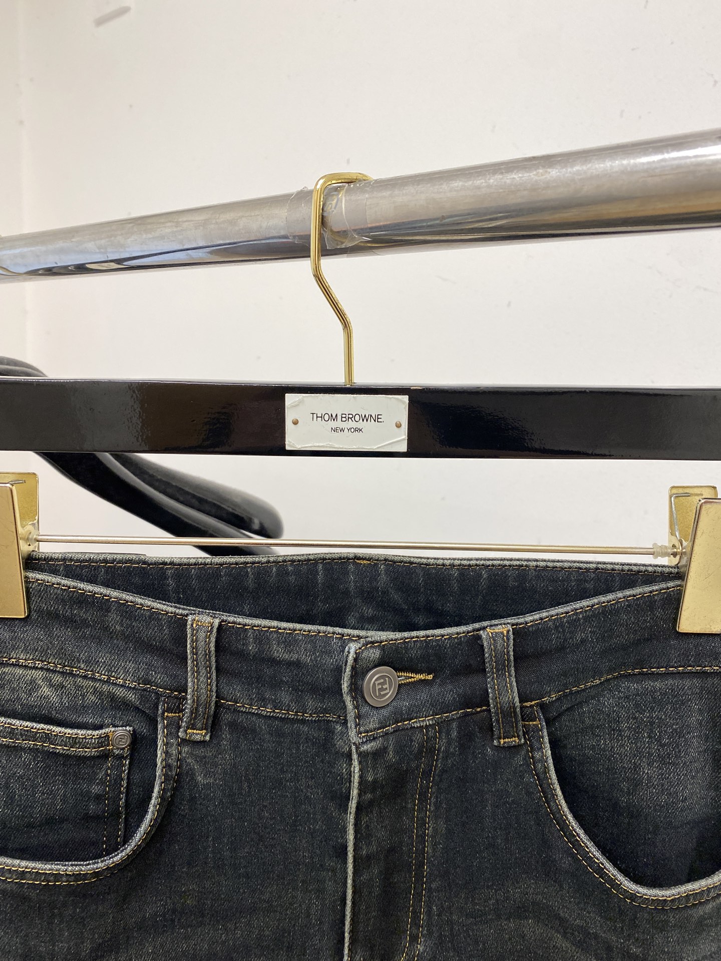 支持年后退换！ 芬迪、 2025最新品，专柜同步有售，原单狠货，水洗休闲牛仔裤，进口原版水洗弹力面料，舒