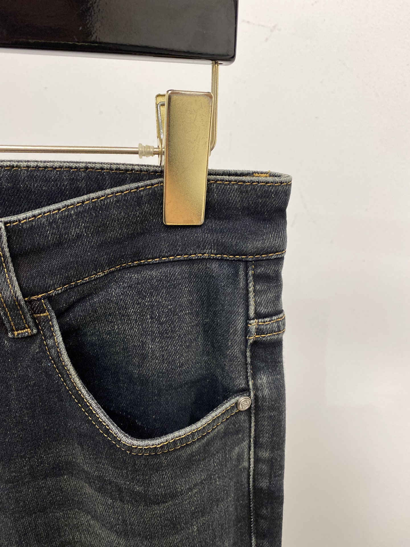 支持年后退换！ 芬迪、 2025最新品，专柜同步有售，原单狠货，水洗休闲牛仔裤，进口原版水洗弹力面料，舒