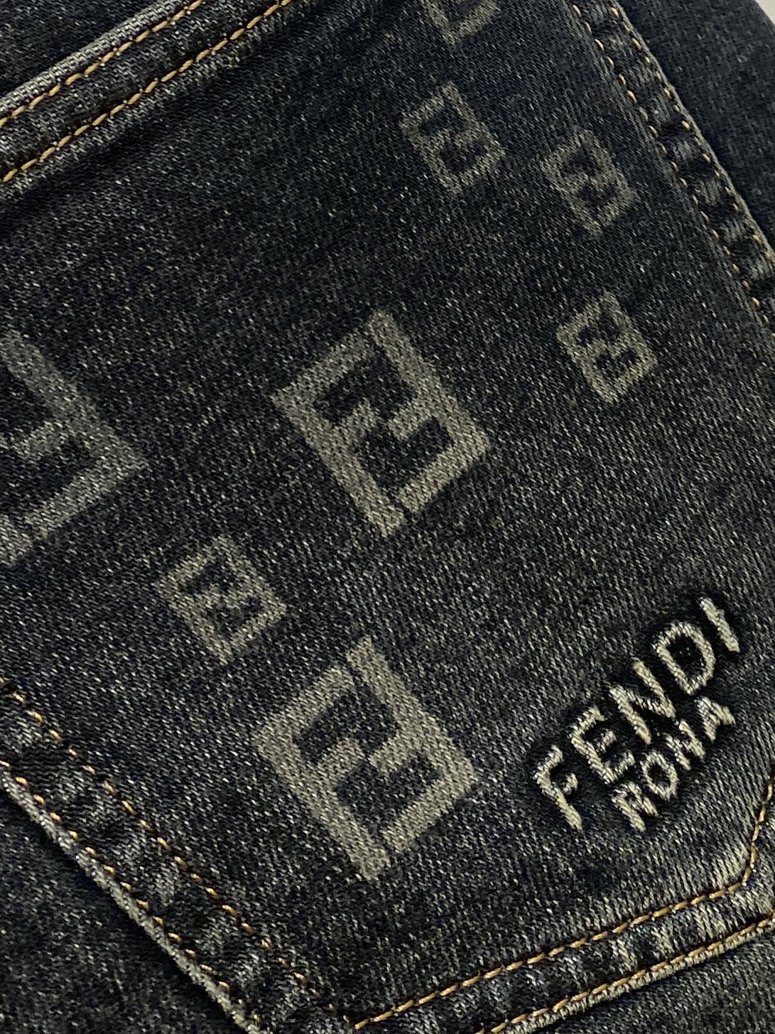 支持年后退换！ 芬迪、 2025最新品，专柜同步有售，原单狠货，水洗休闲牛仔裤，进口原版水洗弹力面料，舒