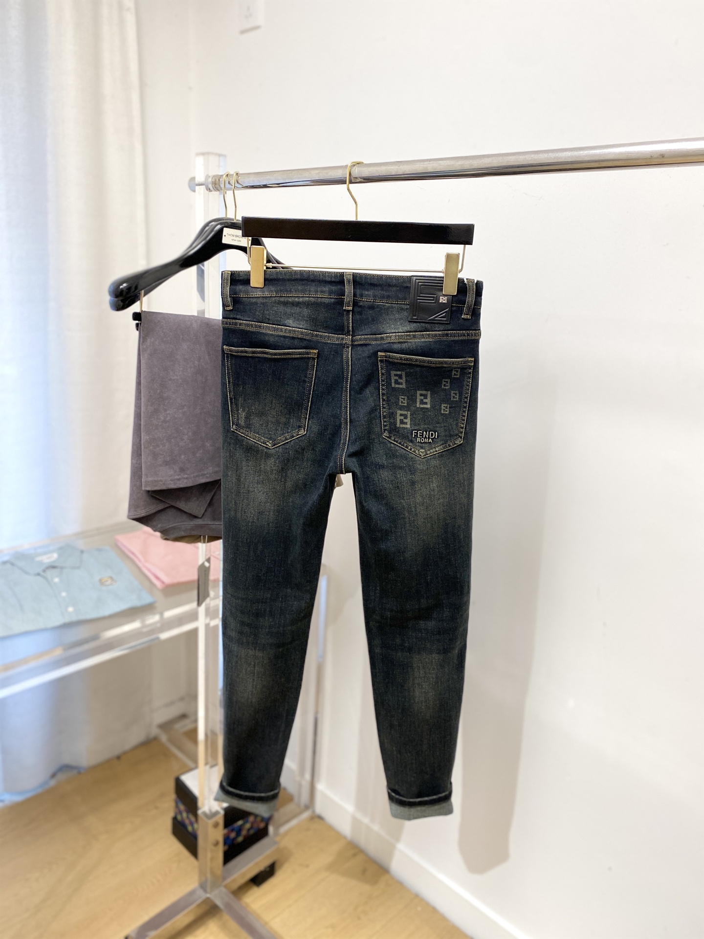 支持年后退换！ 芬迪、 2025最新品，专柜同步有售，原单狠货，水洗休闲牛仔裤，进口原版水洗弹力面料，舒