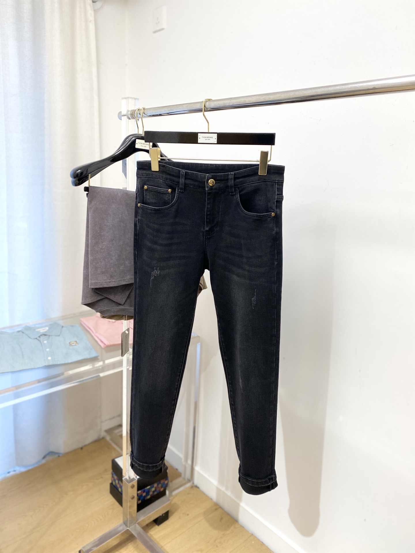 支持年后退换！ 巴宝莉、 2025最新品，专柜同步有售，原单狠货，水洗休闲牛仔裤，进口原版水洗弹力面料，