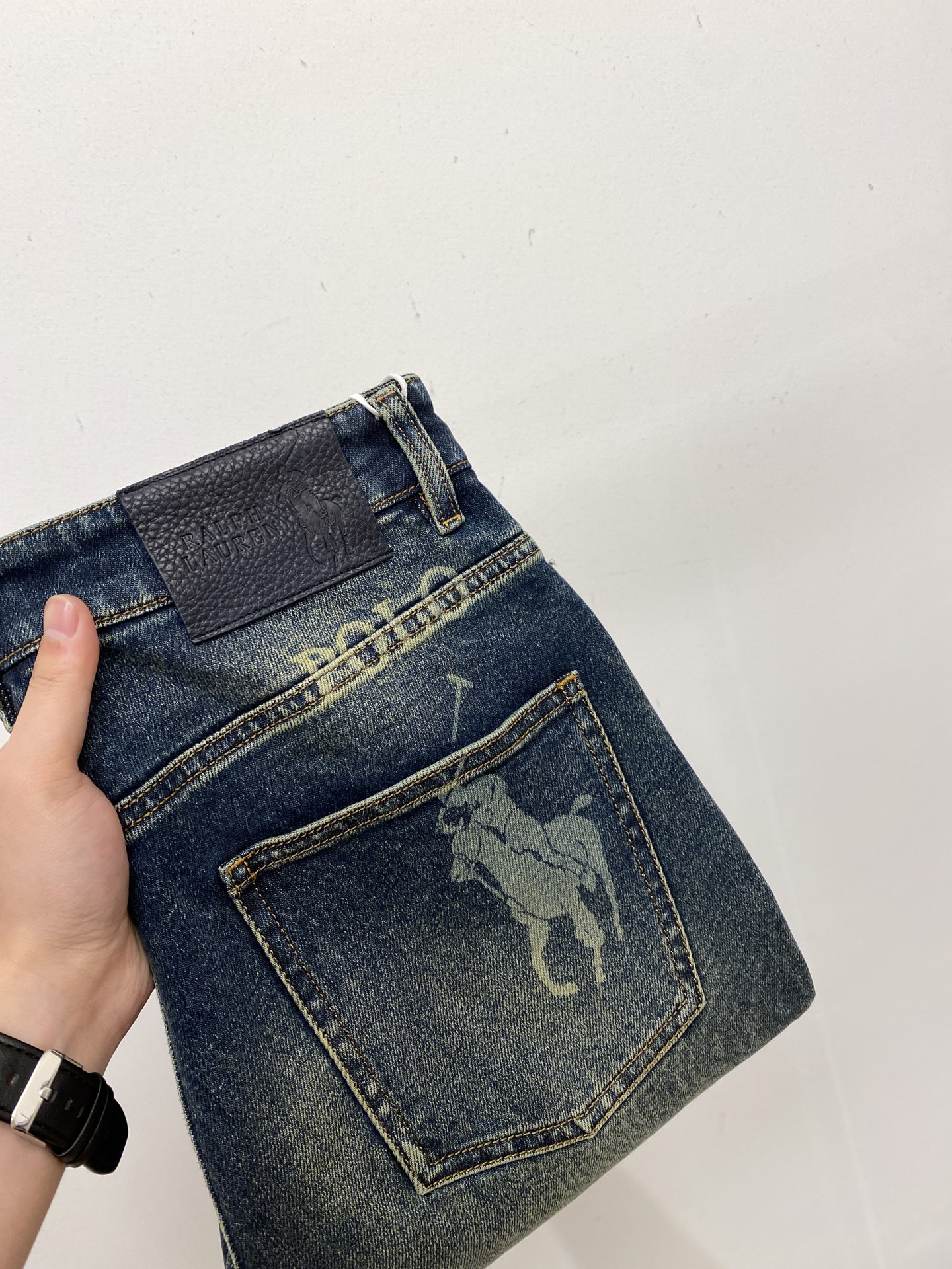 NO:601119,POLO, 2025 latest products, available at counters simultaneously, original goods, washed casual jeans, imported original washed stretch fabrics, comfortable and elastic, original hardware accessories decorated with logo, super correct version, extremely high grade, counter quality, fashionable and stylish upper body, code number 29-38,, jeans, alexander wang19860909POLO、 2025最新品,专柜同步有售,原单狠货,水洗休闲牛仔裤,进口原版水洗弹力面料,舒适有弹性,原版五金辅料装饰logo,版型超正,档次极高,专柜品质,上身时尚有型,码数29-38,,jeans,alexander wang,Men's clothing